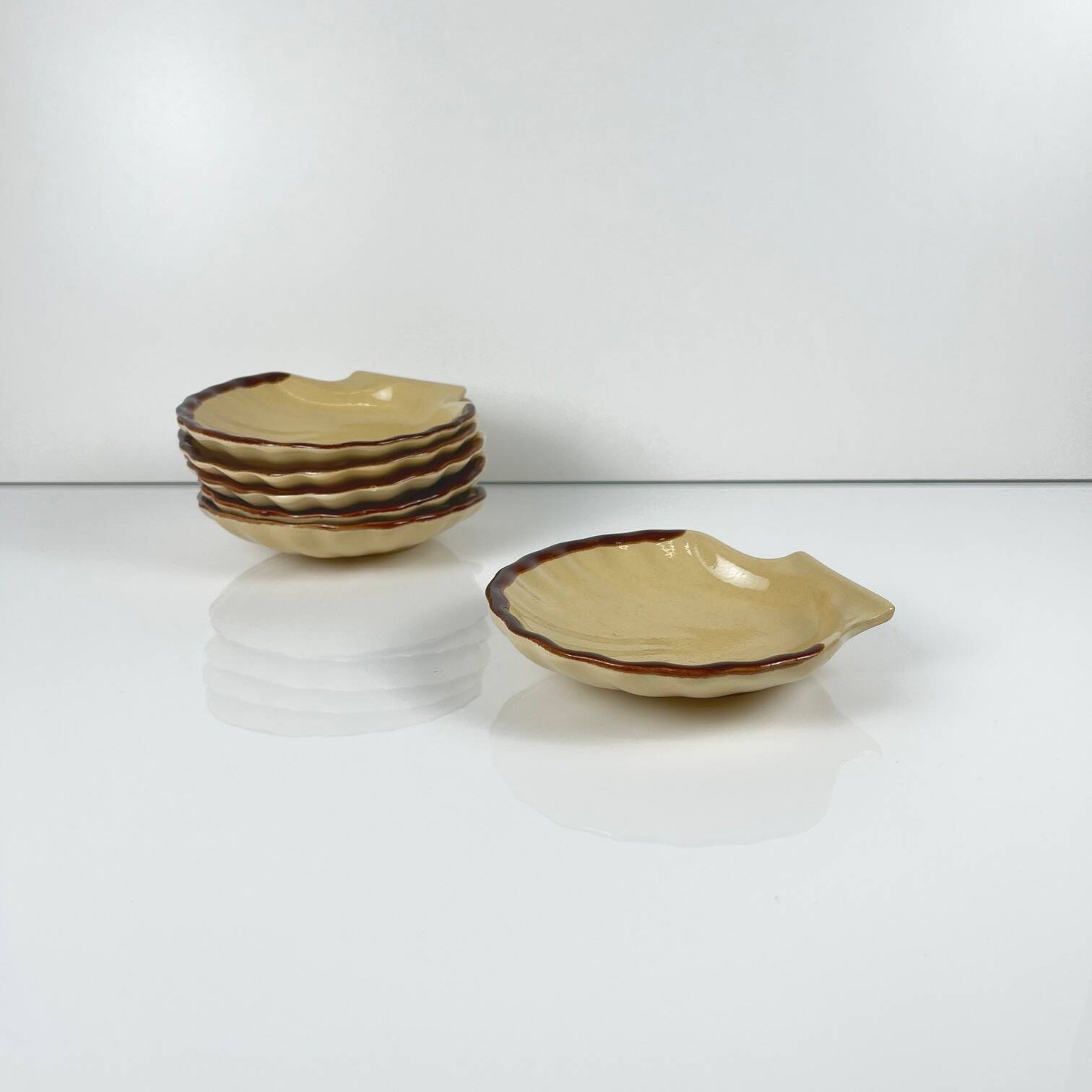 Set of 6 ceramic scallop shells by E. Henry, 1960