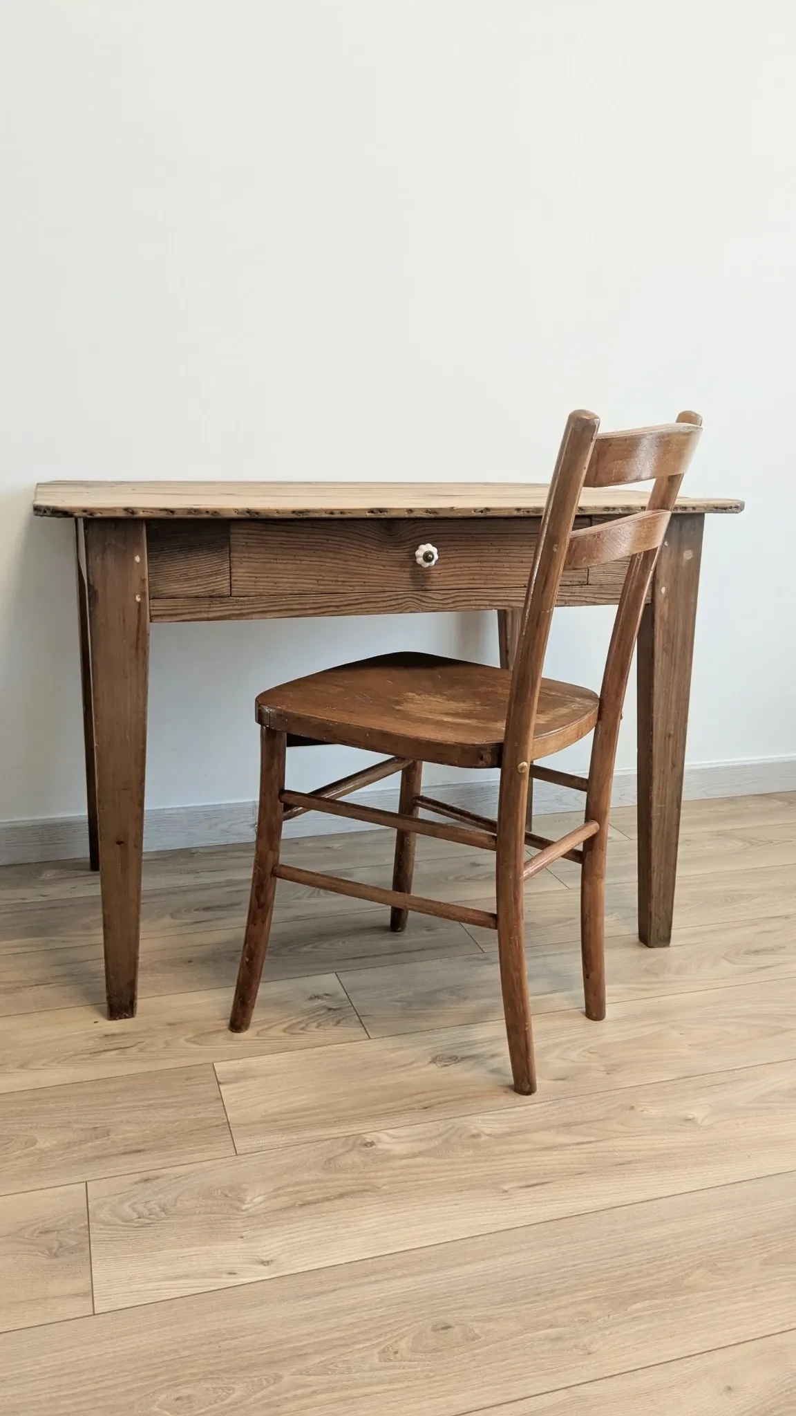 Vintage patina Luterma curved wood bistro chair – Antique