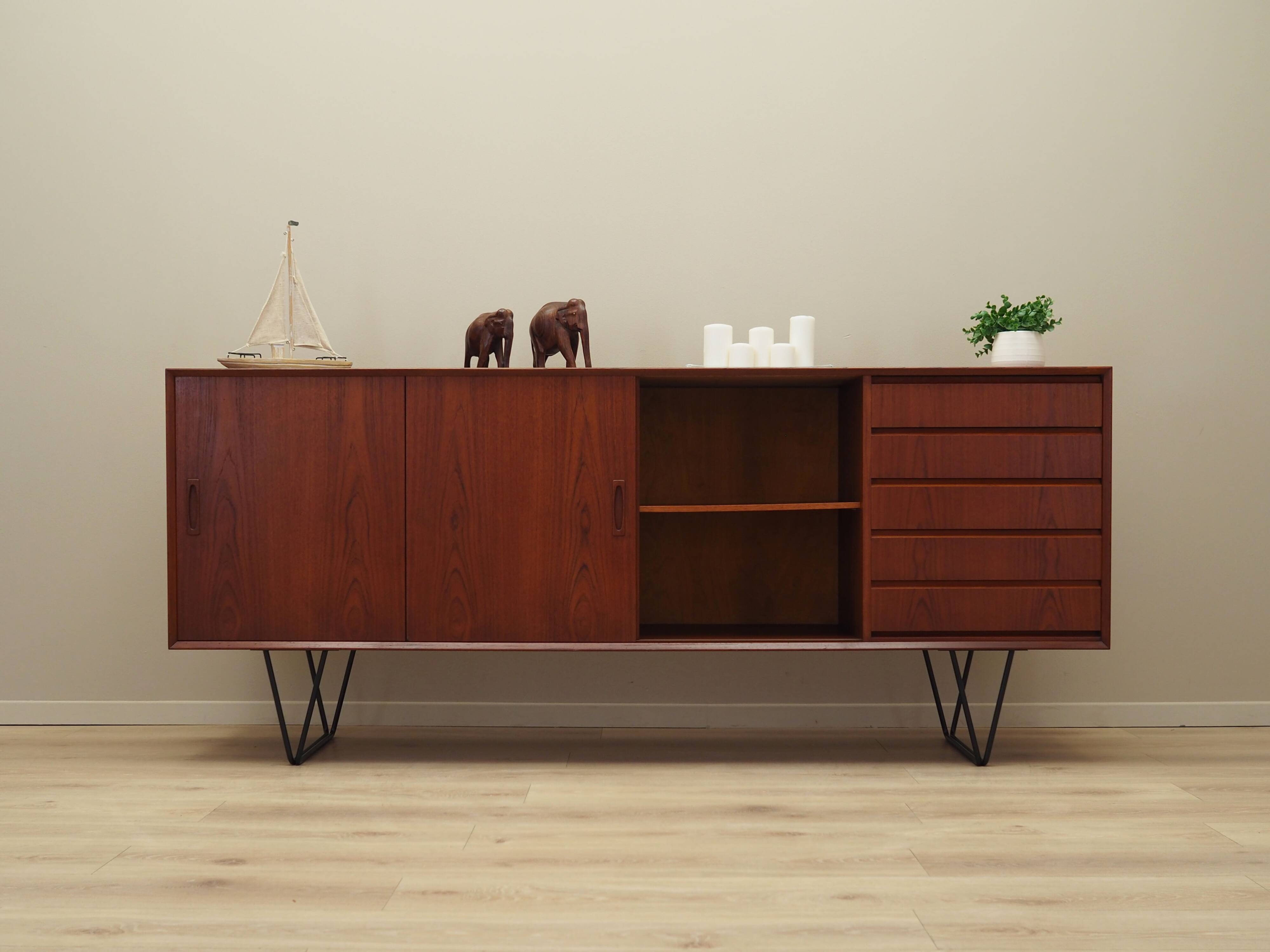 Buffet en teck, design danois, années 1970, production : Danemark