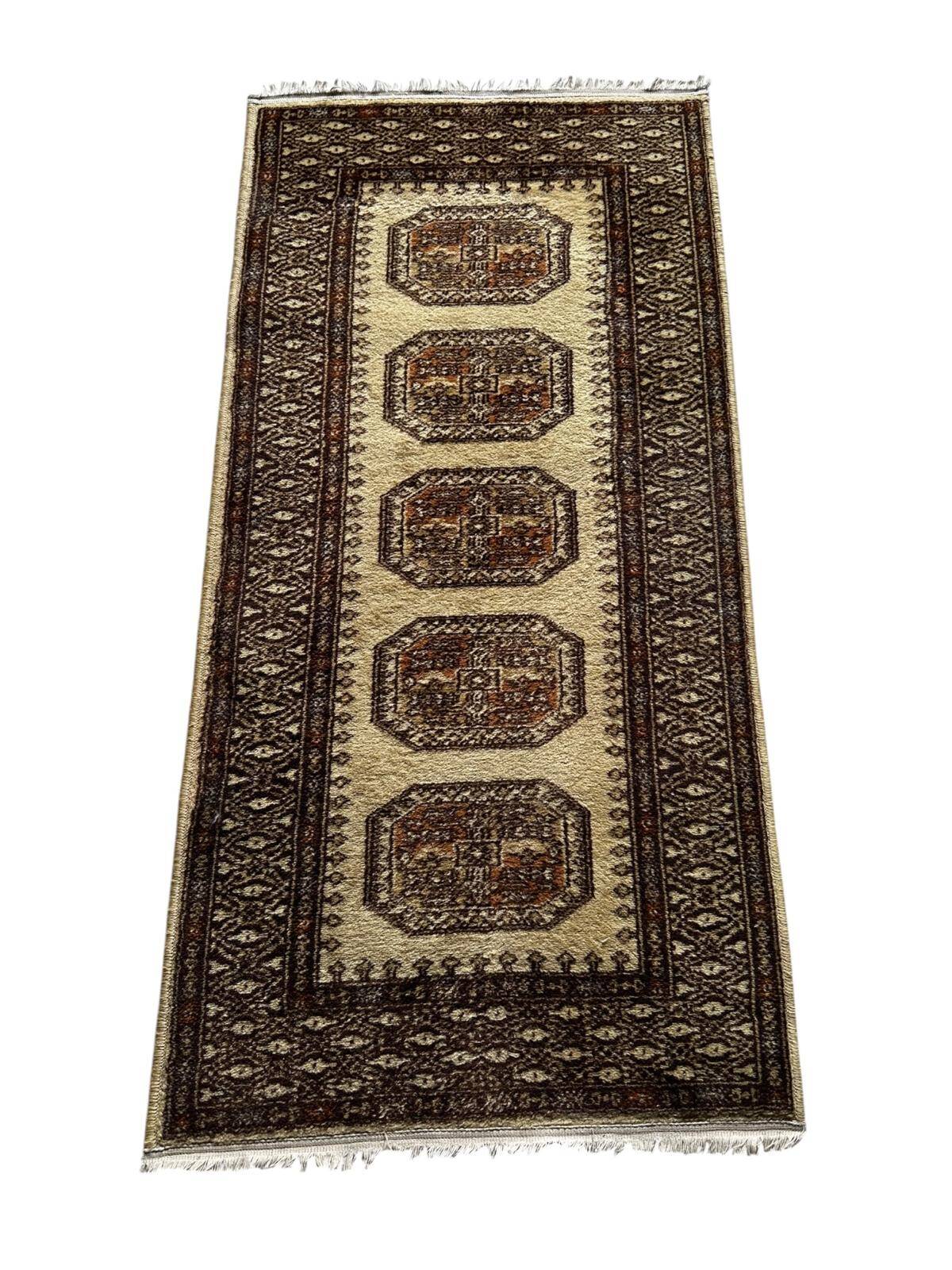 Oriental style rug 135cm x 70cm