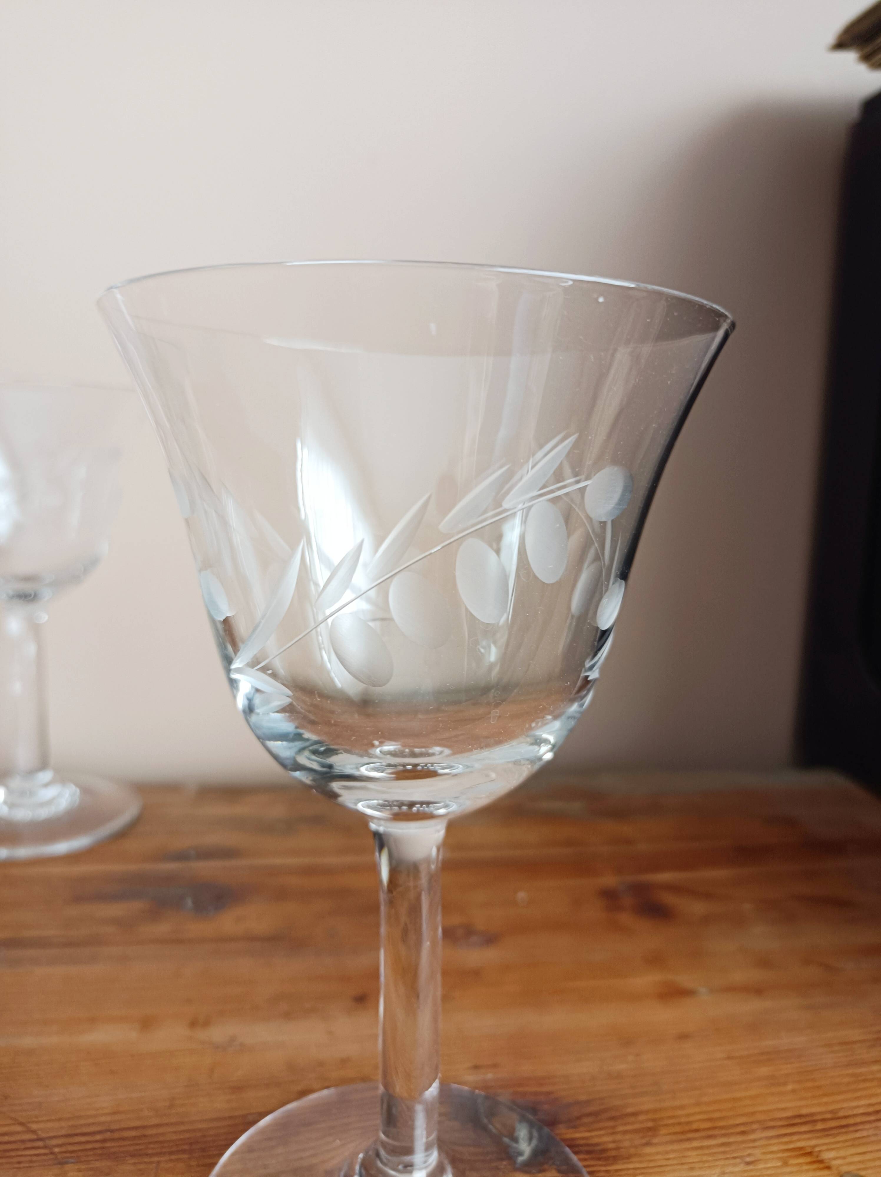 Set of 6 engraved glass stemware glasses