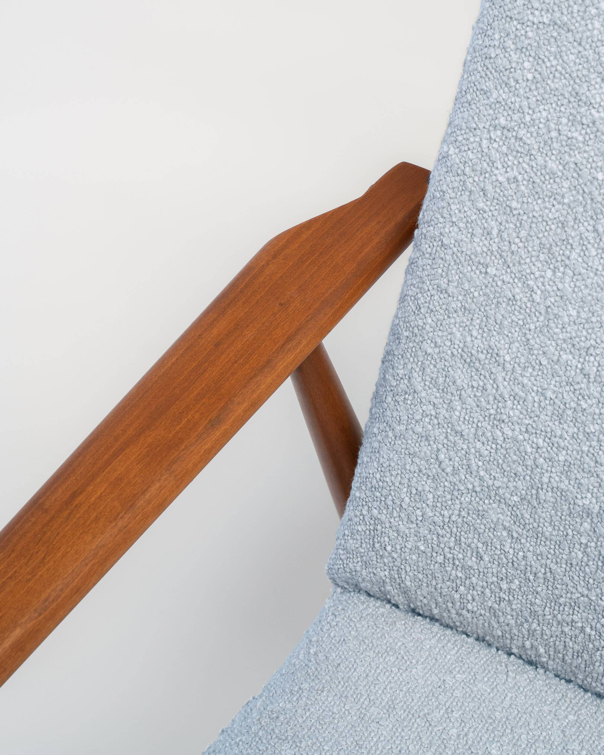 Fauteuil Lisek Mid-Century – Original vintage des années 1960 restauré par Henryk Lis