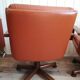 Paire de fauteuils pivotant havane vintage Italie