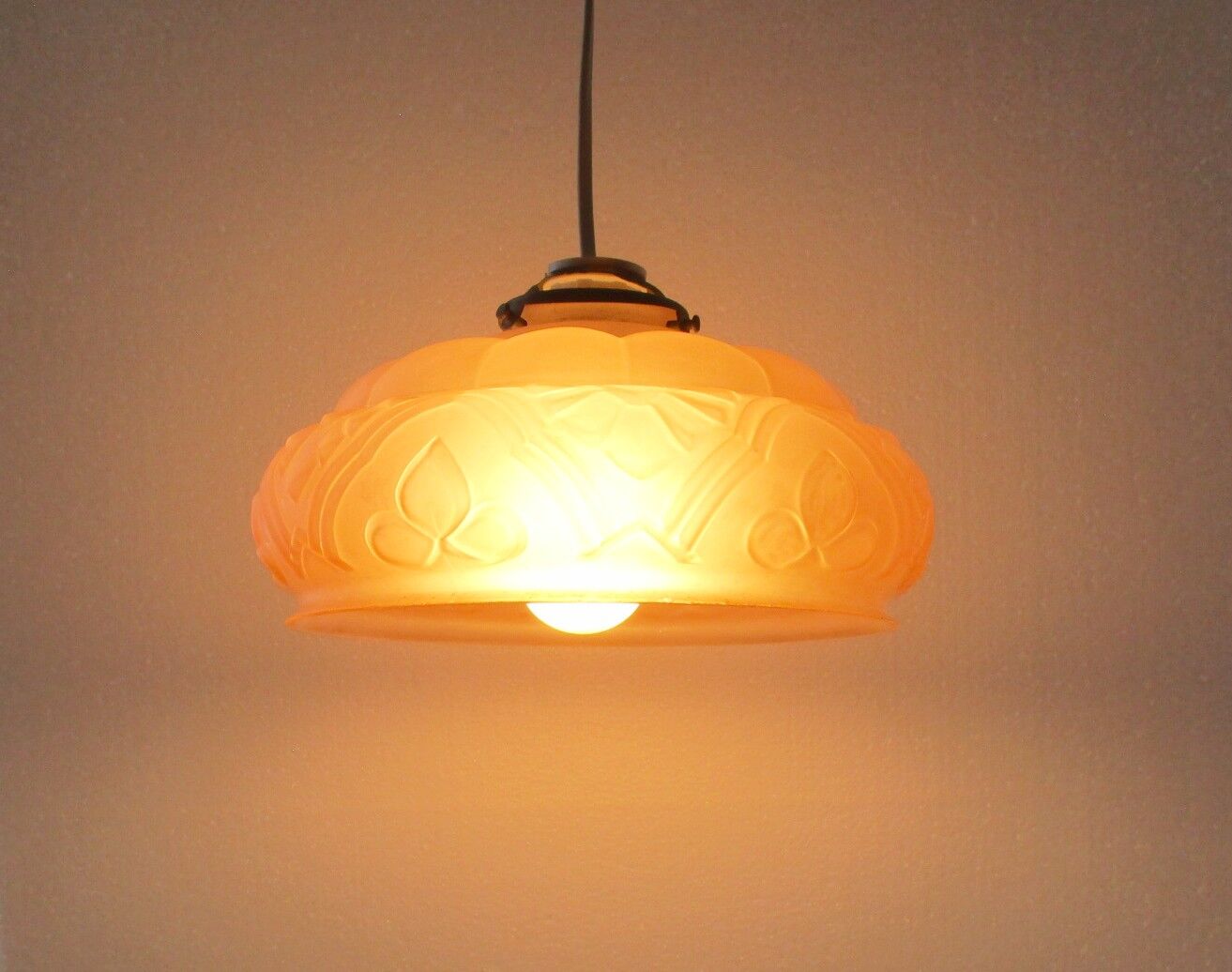 Suspension art deco lampshade pink glass paste