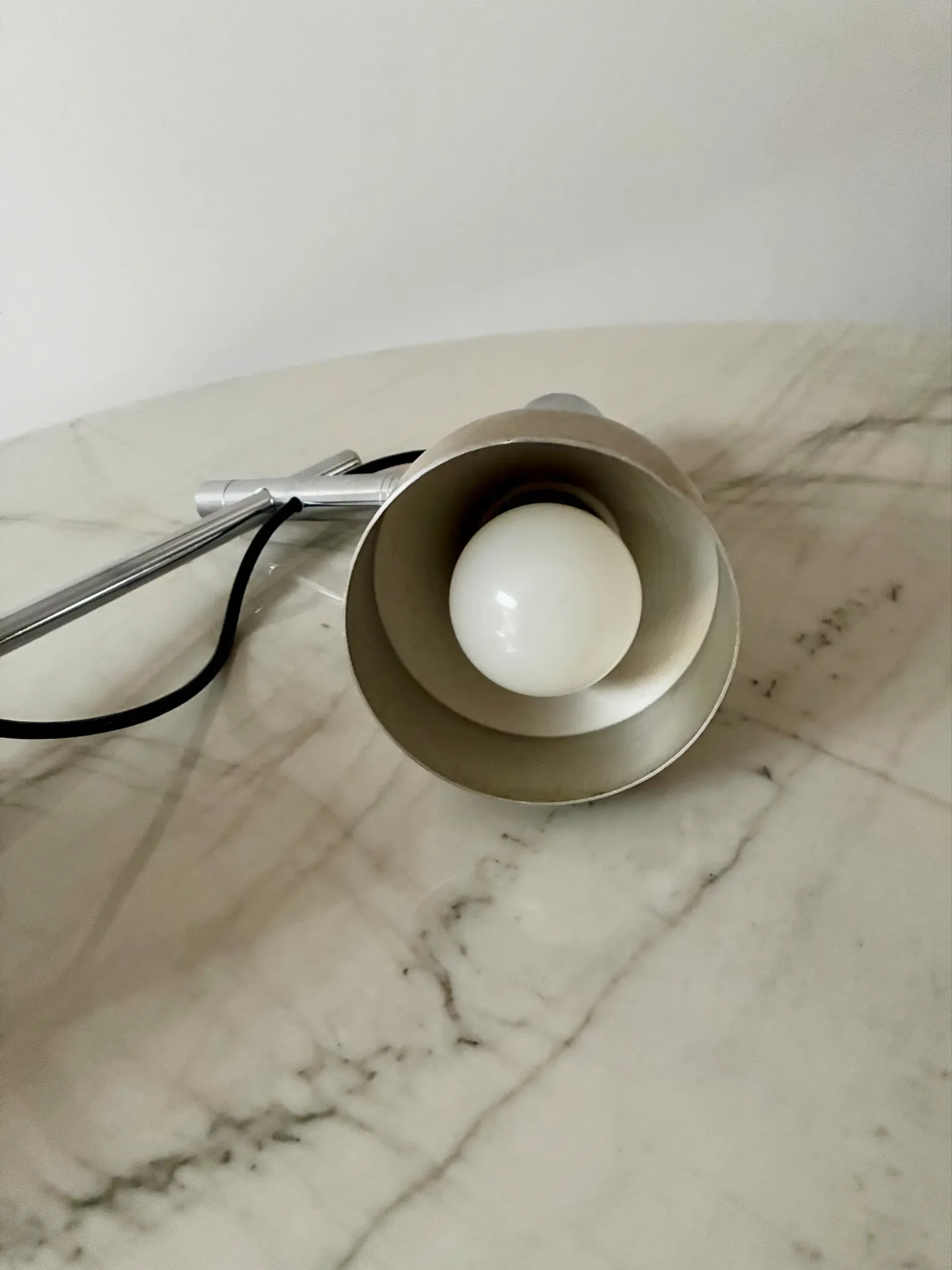 Very nice vintage 1970 articulated table lamp in good condition.