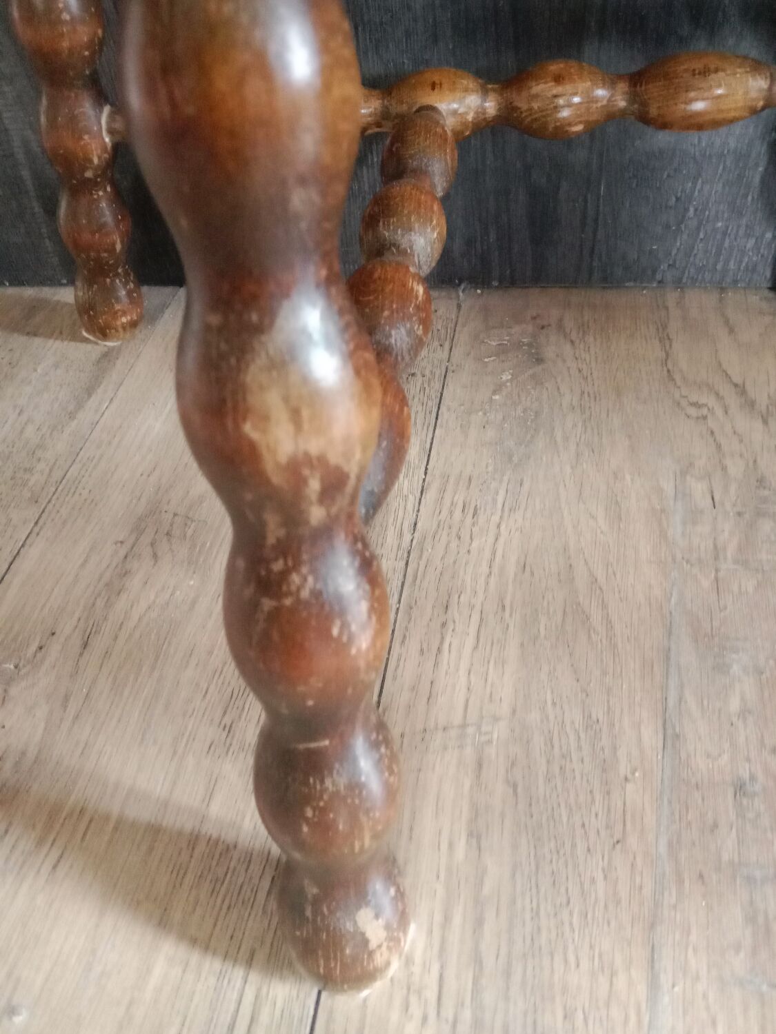 Pearl wood tripod stool