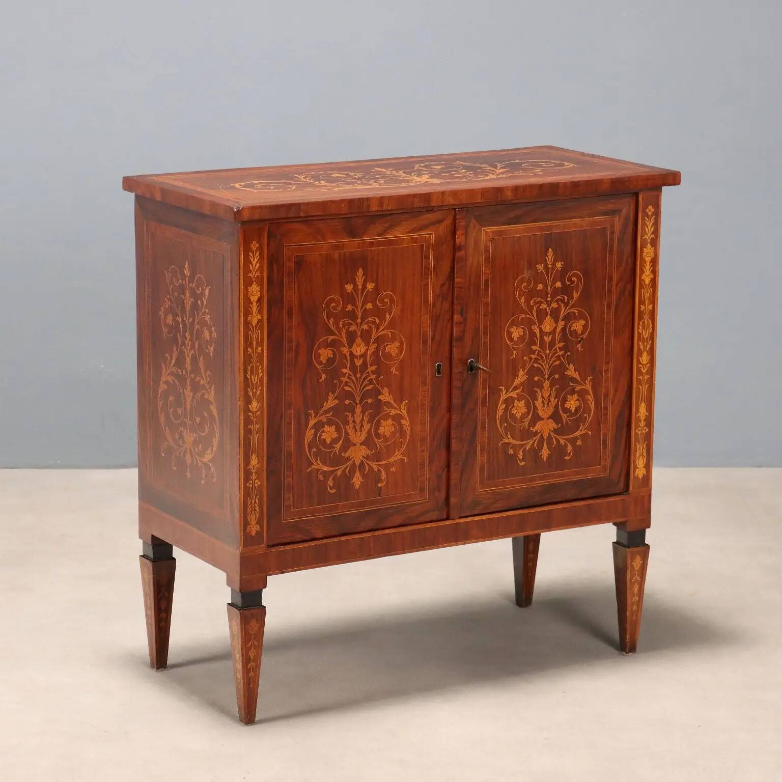 Antique neoclassical buffet veneered in various woods from the 1900s.