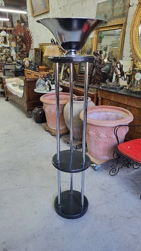 Art Deco floor lamp from the 1930s in wood and chrome.