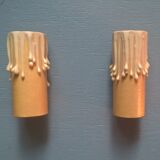 Applies two fires and fleur-de-lys in hammered wrought iron and patina in the old way in the medieval taste