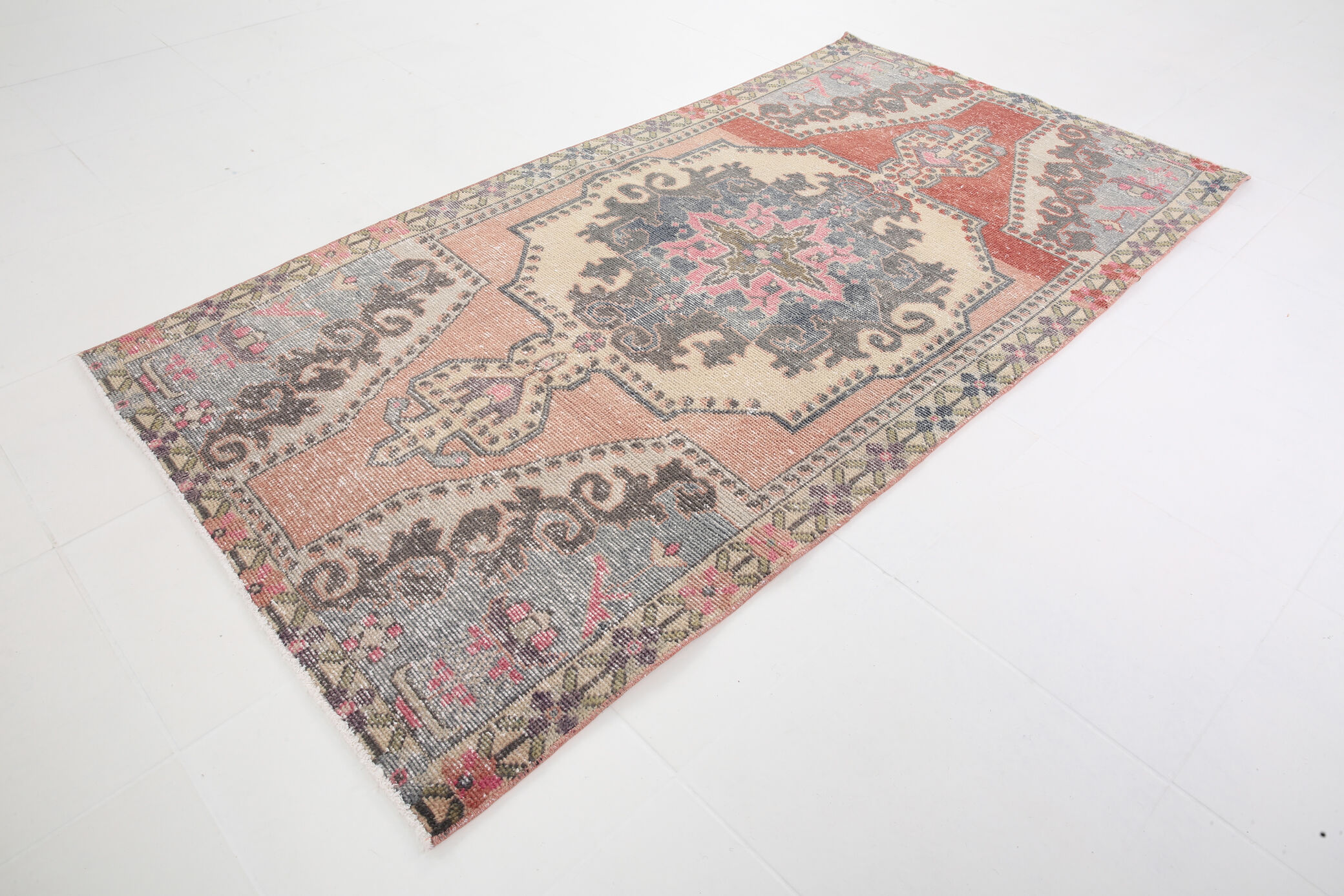 Oriental rug 118x238cm
