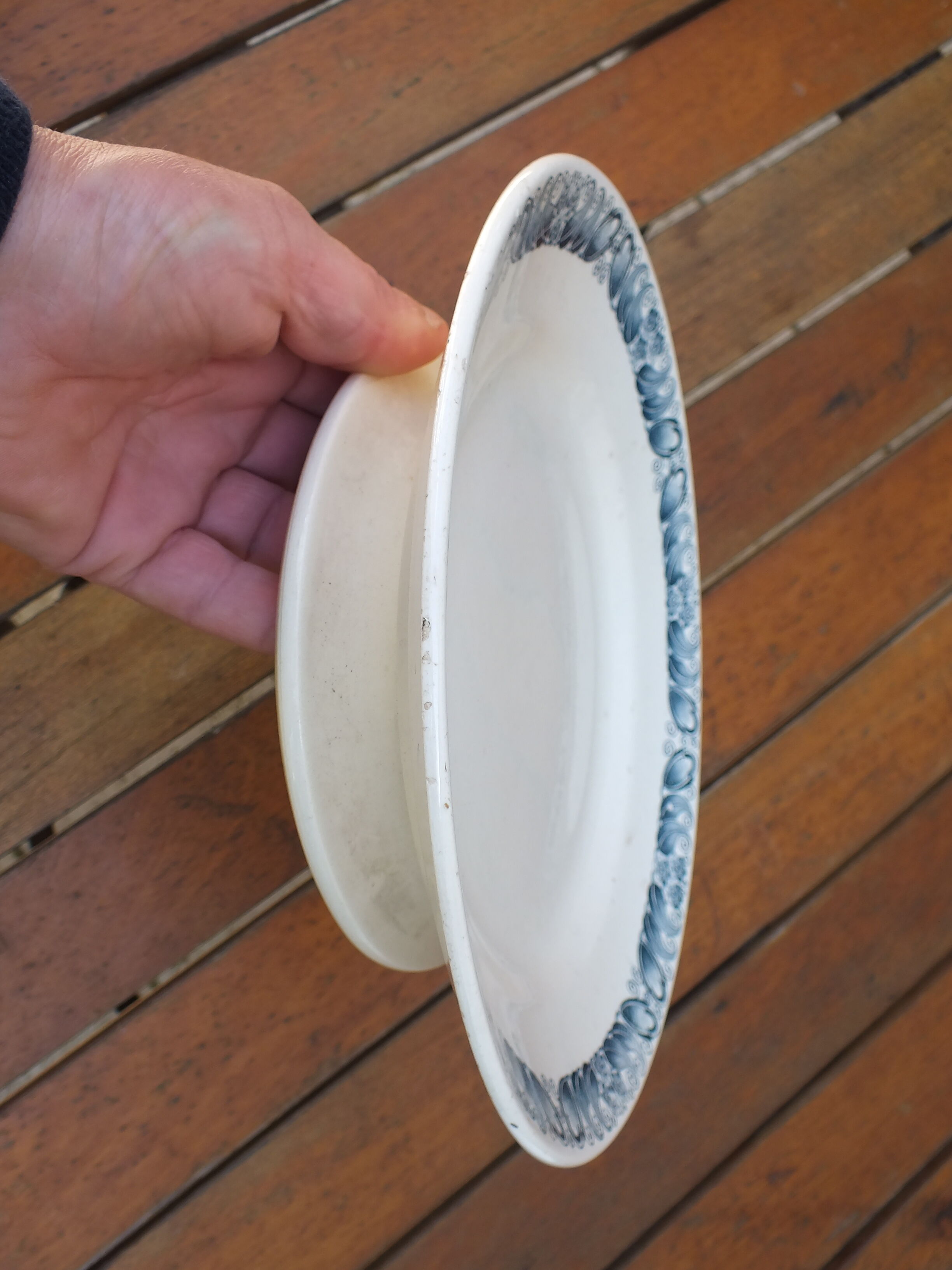 Old earthenware bass cut from Longchamp service Marcel