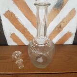 Carafe ancienne en verre avec bouchon