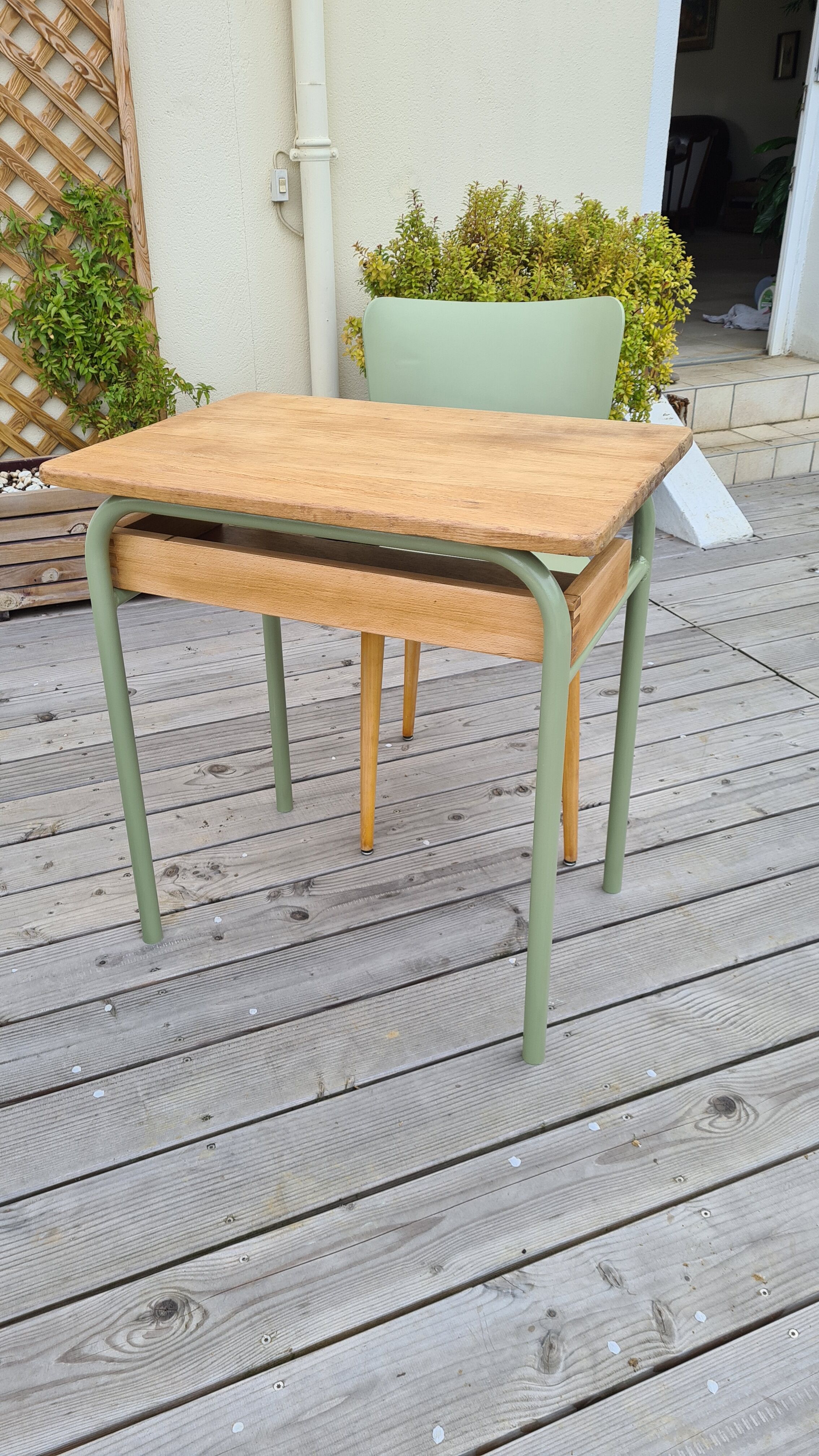 Bureau d'écolier et sa chaise Baumann