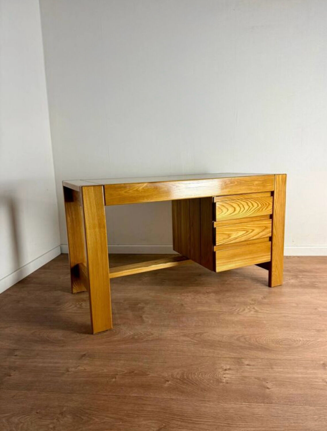 Desk made of solid elm wood
