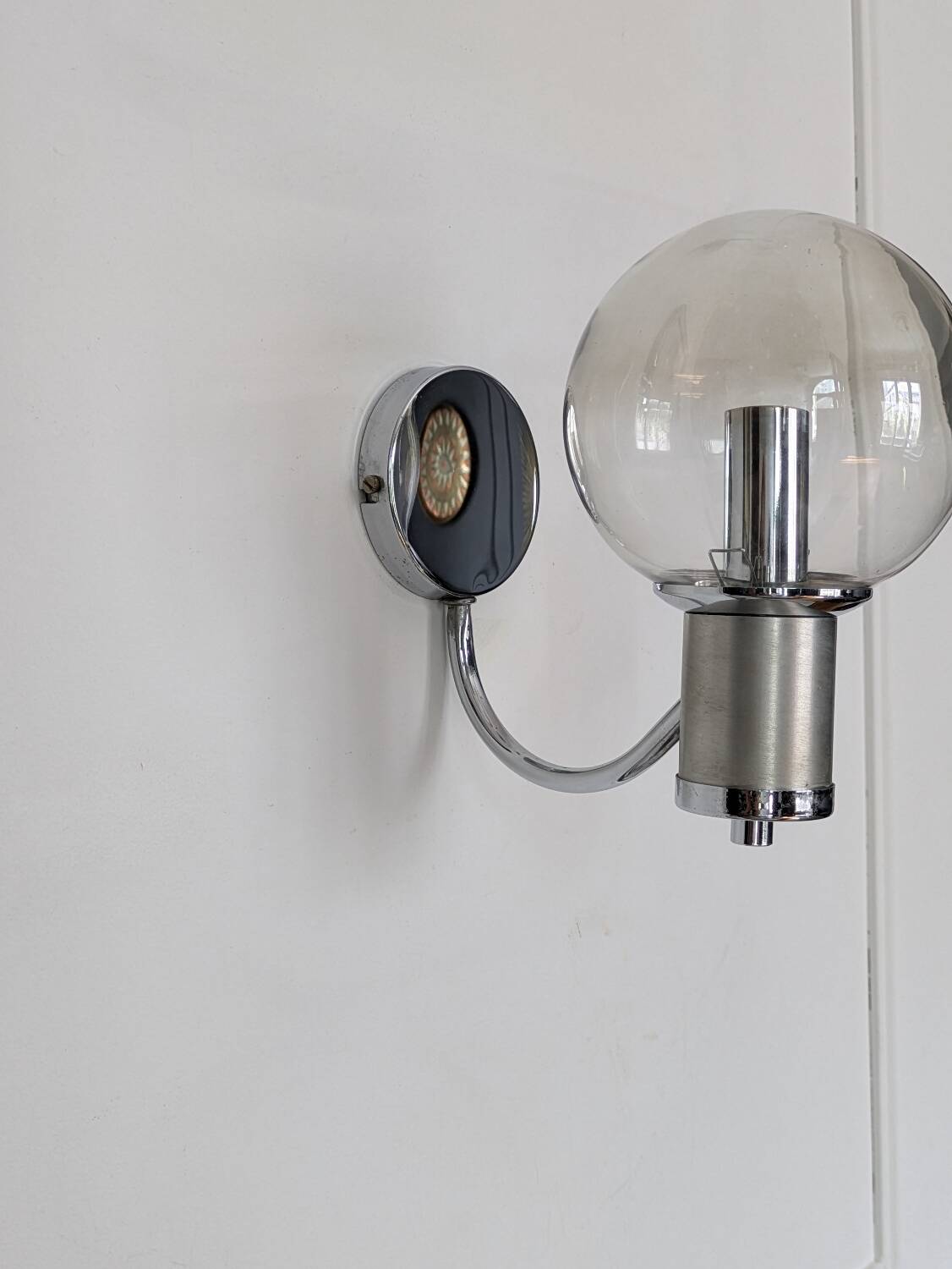 Duo See Delmas 70' wall lights