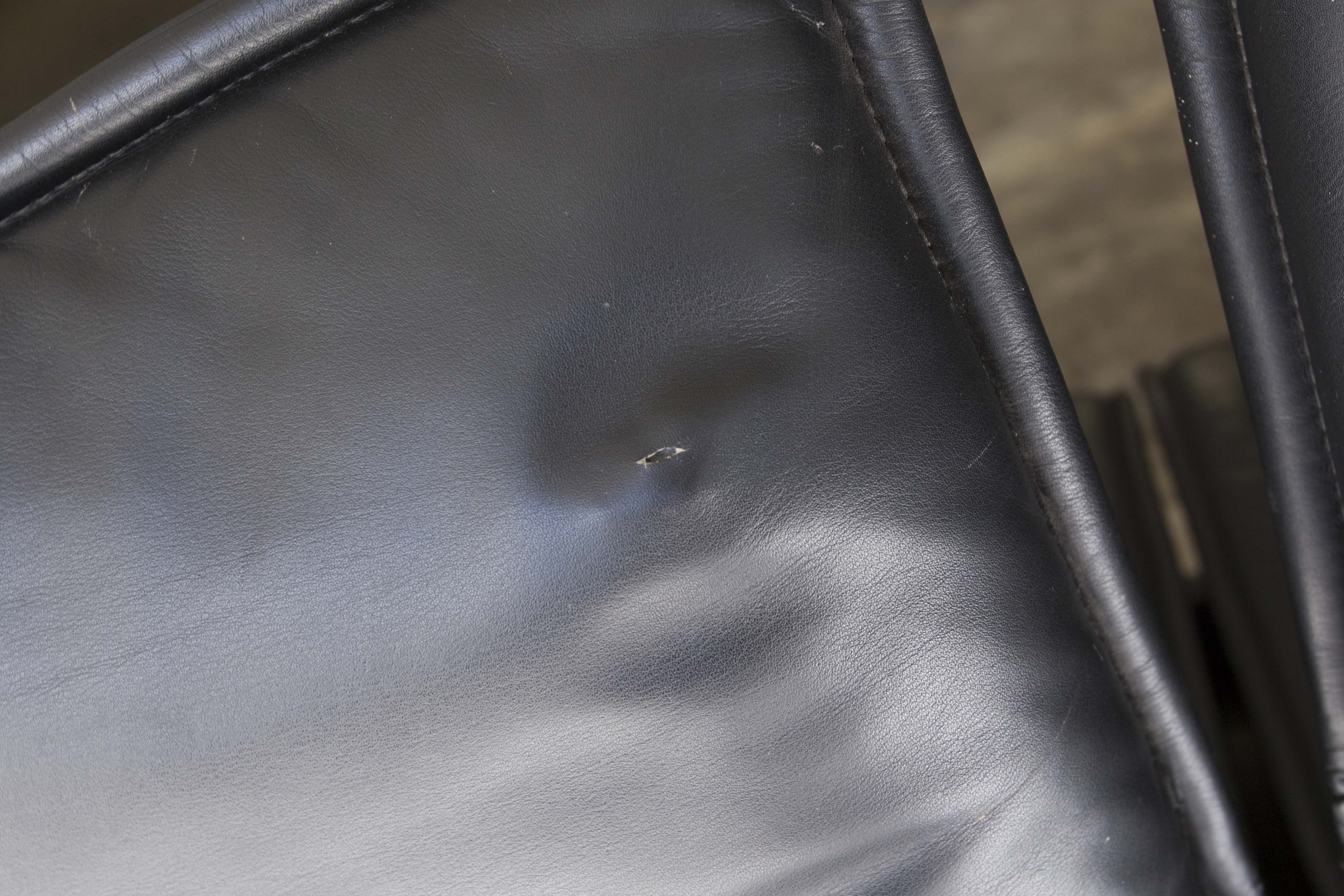 Leather sofa model "Veranda" Vico Magistretti for Cassina