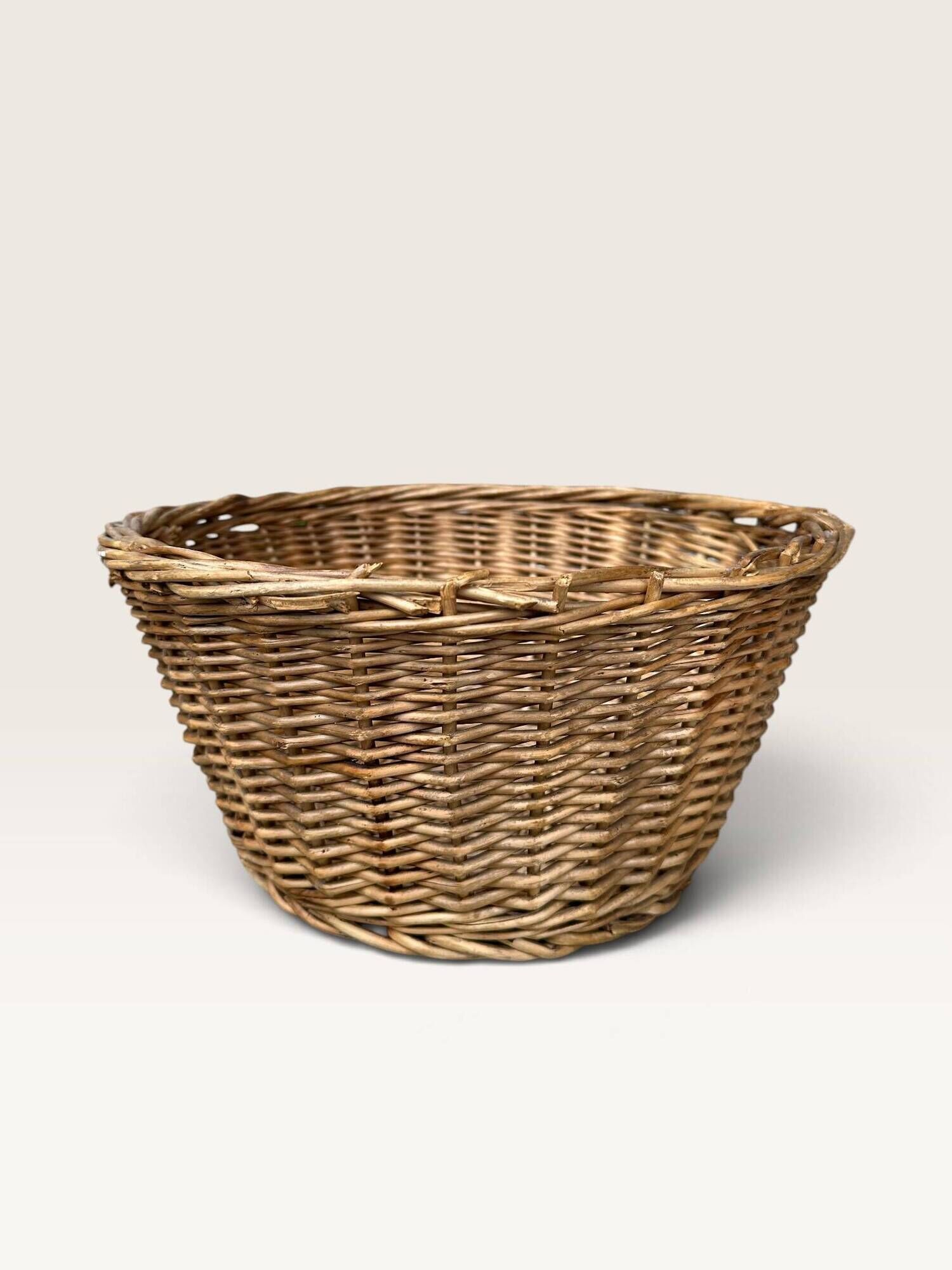 Round wicker basket, ⌀ 29 cm