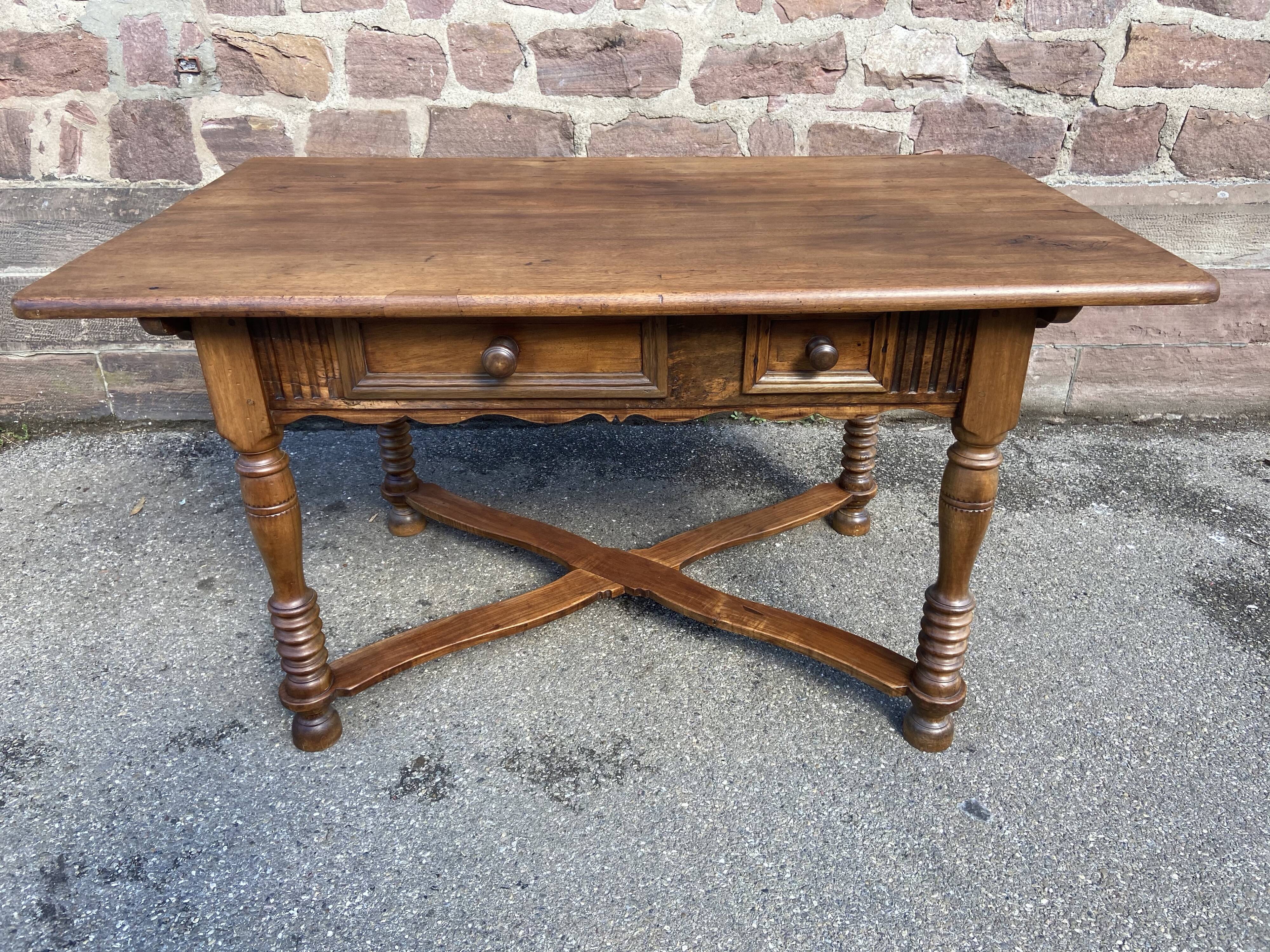 Alsatian farm table in vintage walnut 1850s