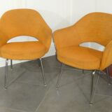 2 Saarinen chairs