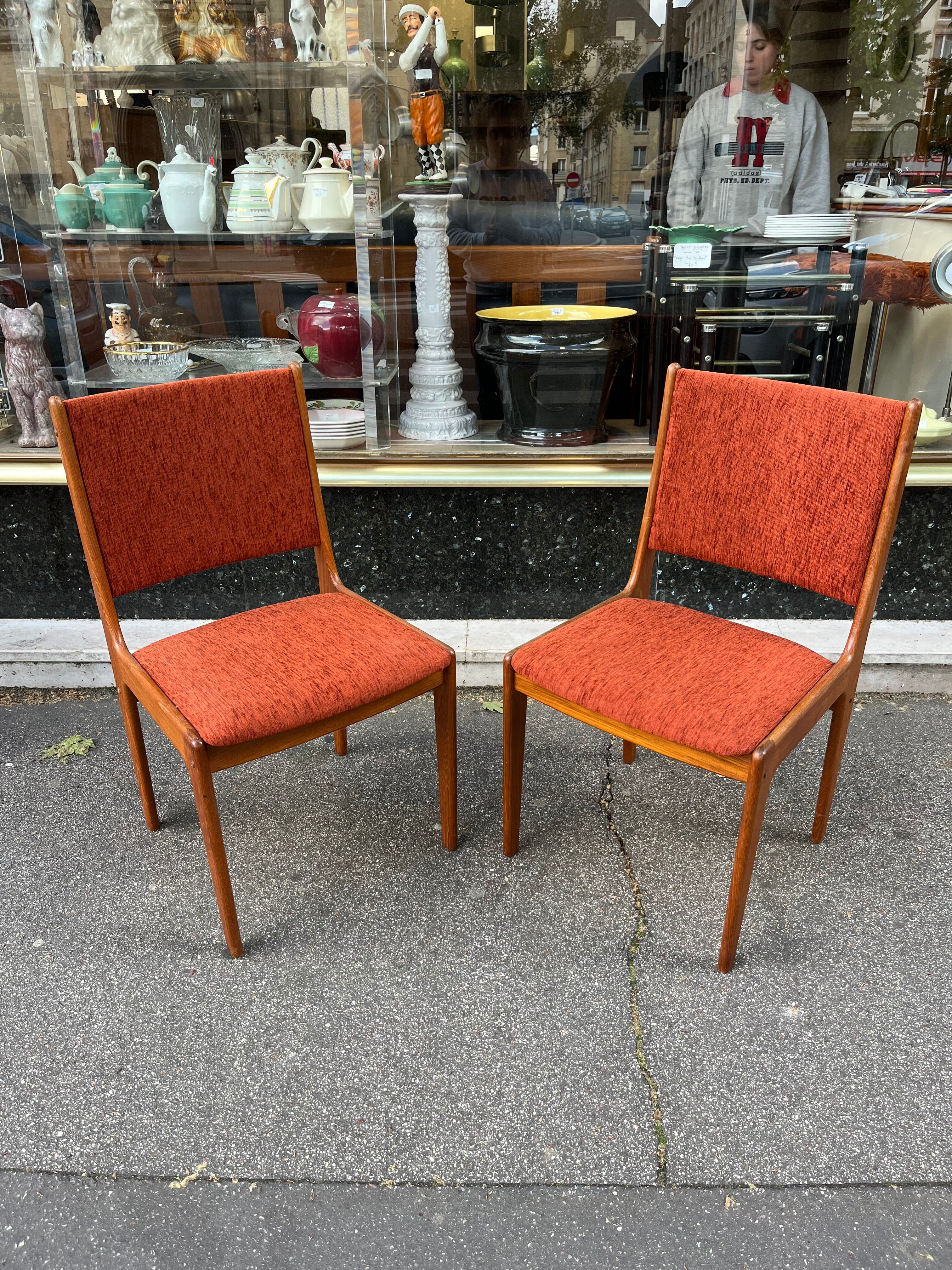 Pair of Scandinavian chairs in solid teak from the 1970s.