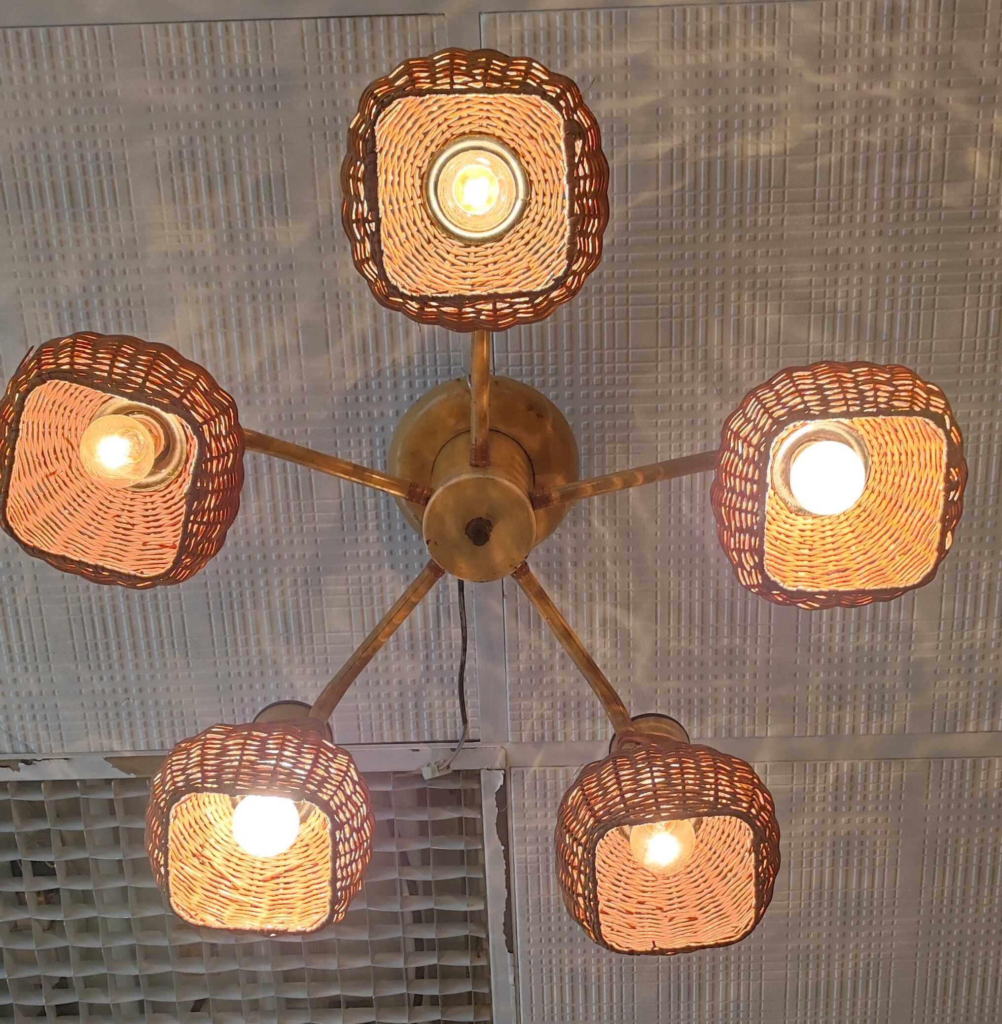 Ceiling chandelier 5 burners in rattan & metal 1950