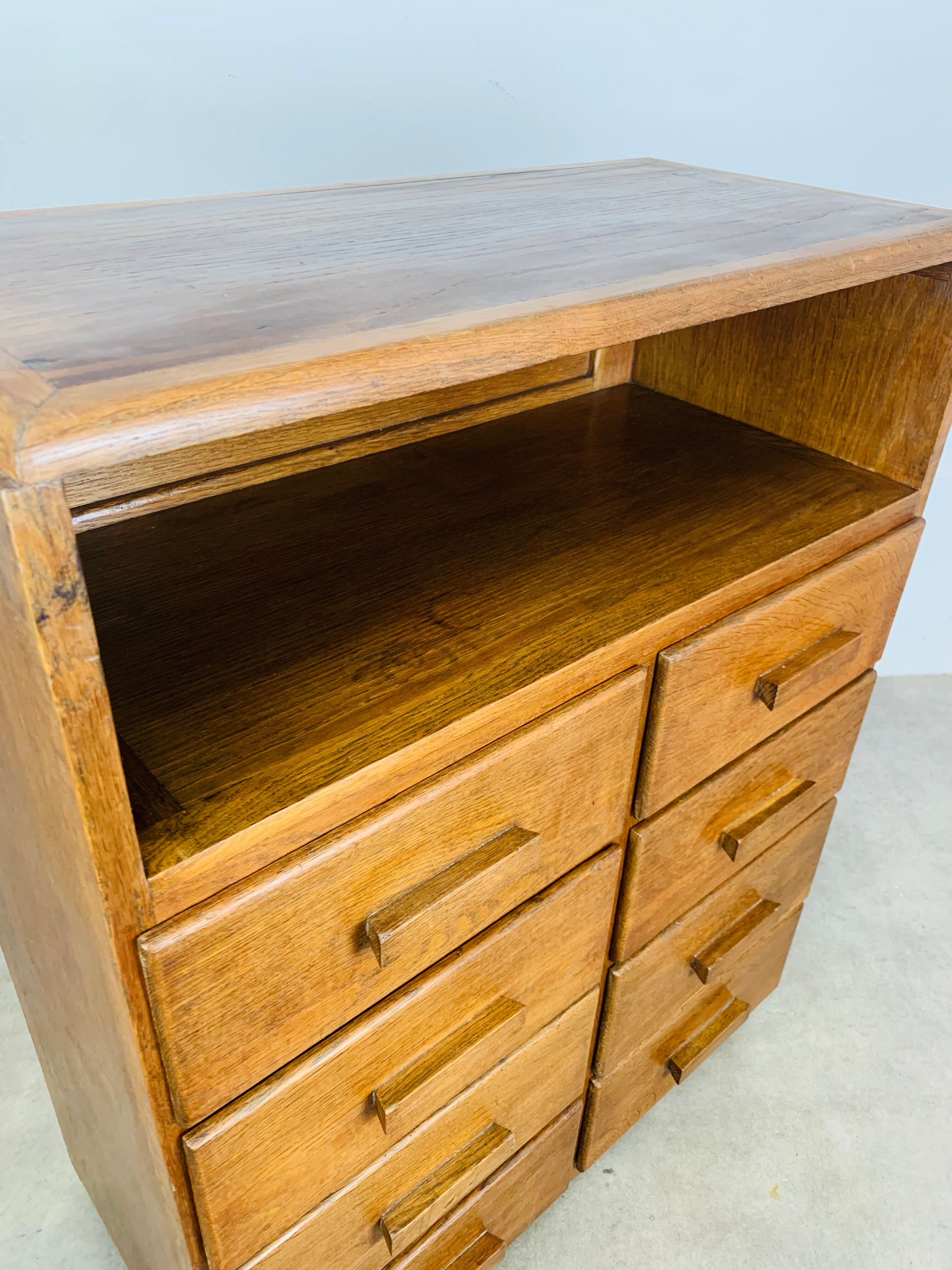 Art Deco work cabinet with drawers, in oak, chest of drawers format.