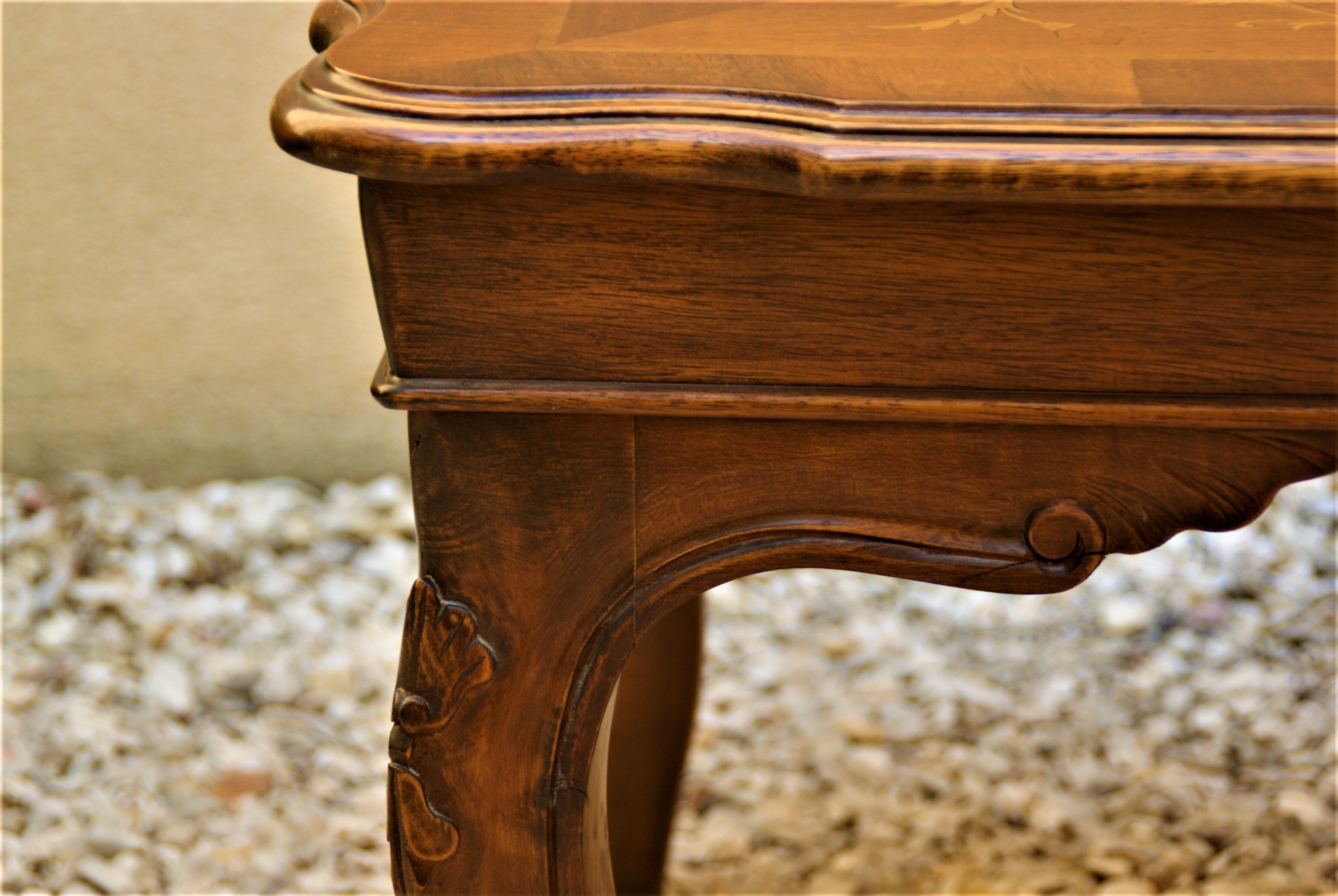 Italian wooden coffee table with marquetry inlaid top