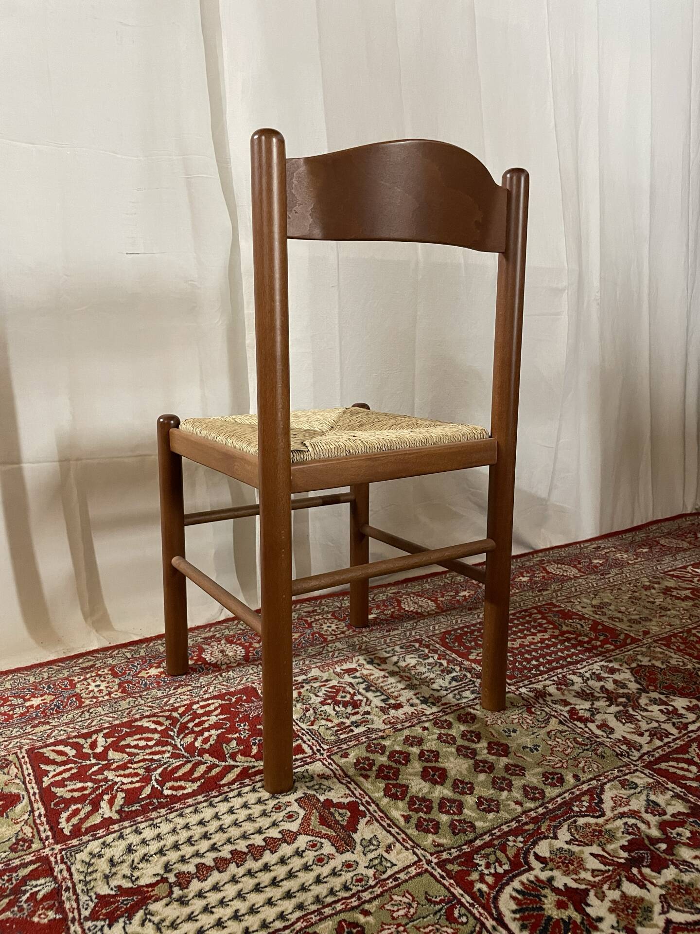36 chaises vintage en hêtre et paille – Vente par lots – Grande série 