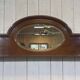 English mahogany shelf with its bevelled mirror from the early 20th century.