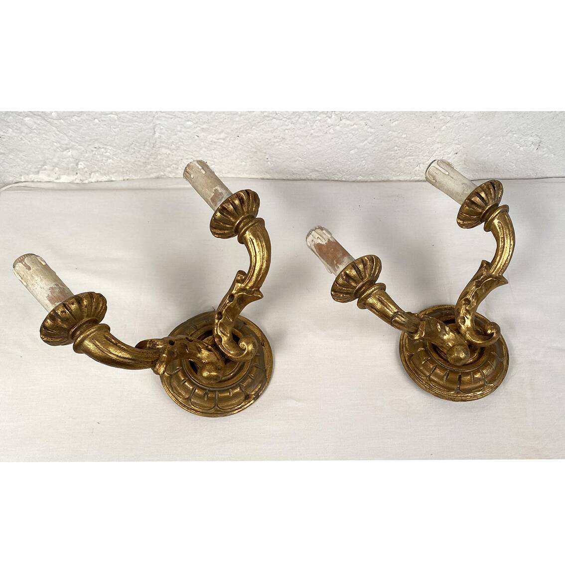 Pair of gilded wooden wall lights with two arms, early 20th century.