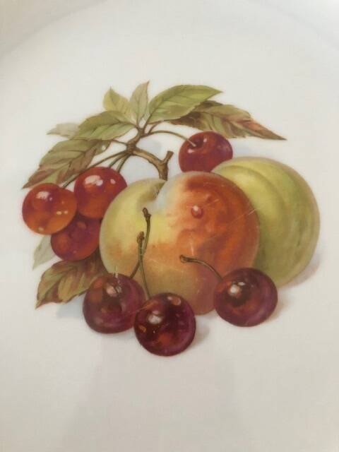Arzberg porcelain plate + fruit