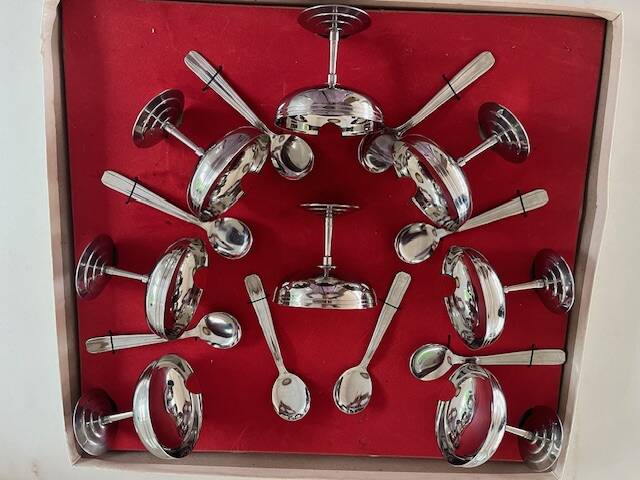 8 ice cream cups and spoons 80s design letang remy