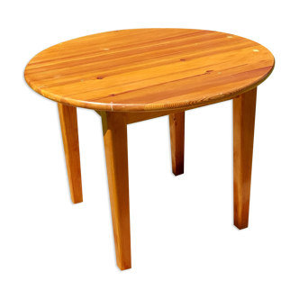 Round pine coffee table