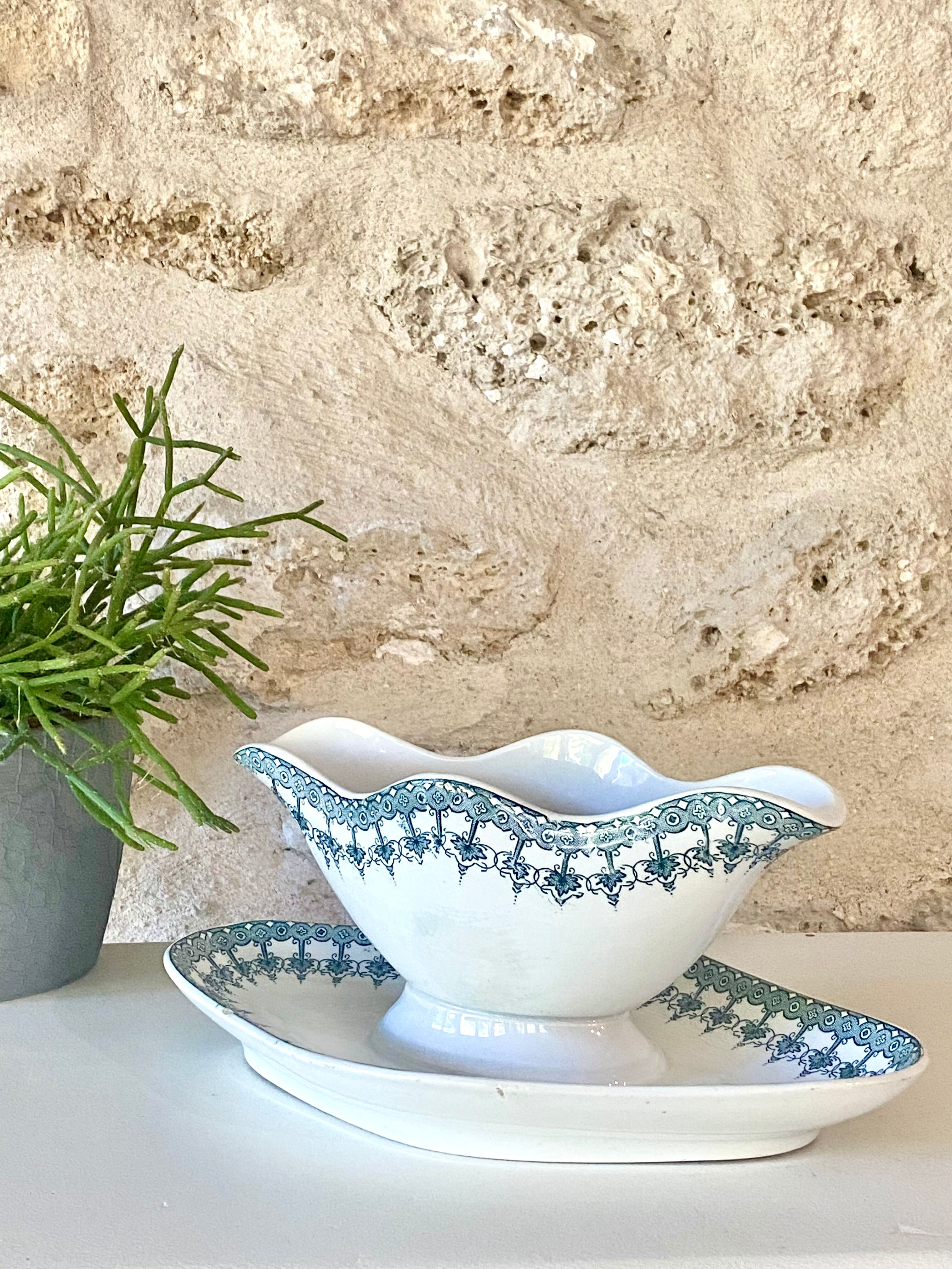 Gravy boat