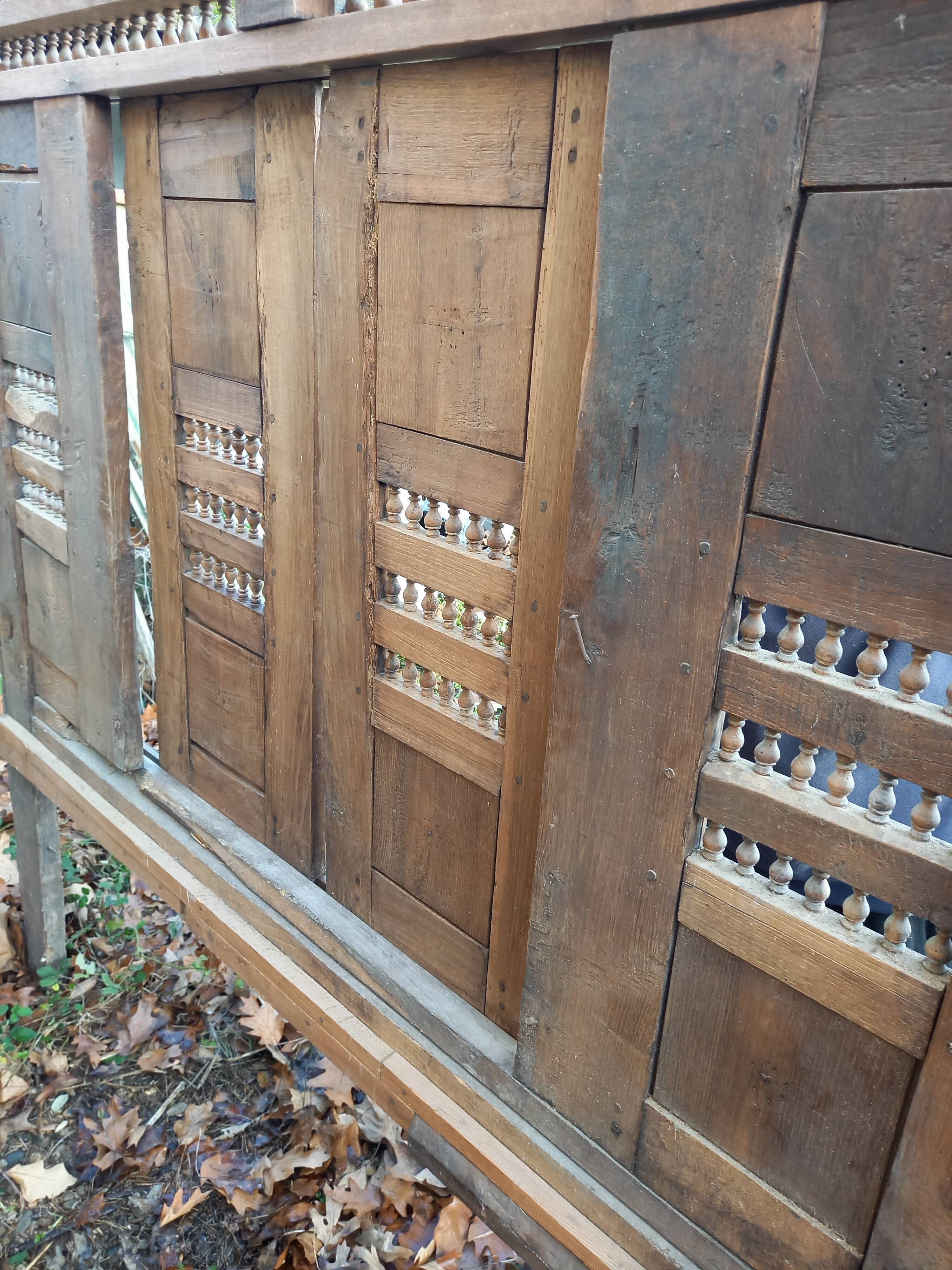 Old Breton closed bed façade