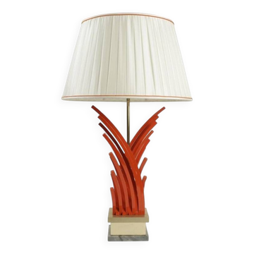 Lampe en métal laqué orange, base marbre, 1970.