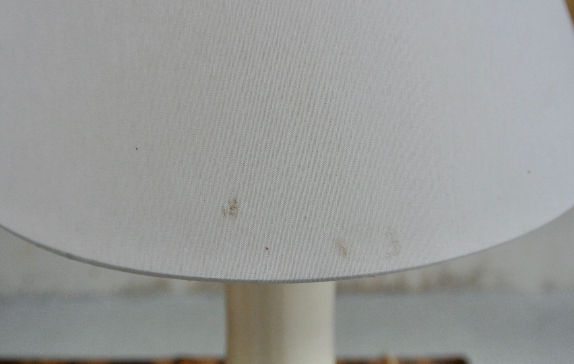 Pair of lamps - off-white ceramic foot - wooden bass