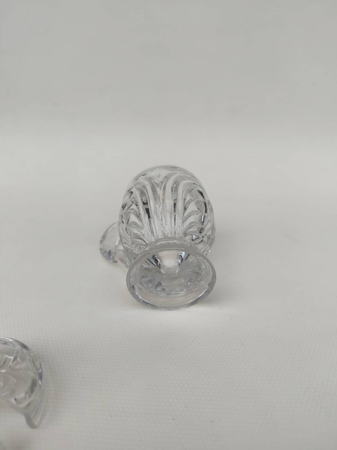 Moulded crystal mustard pot, first part of the 20th century.