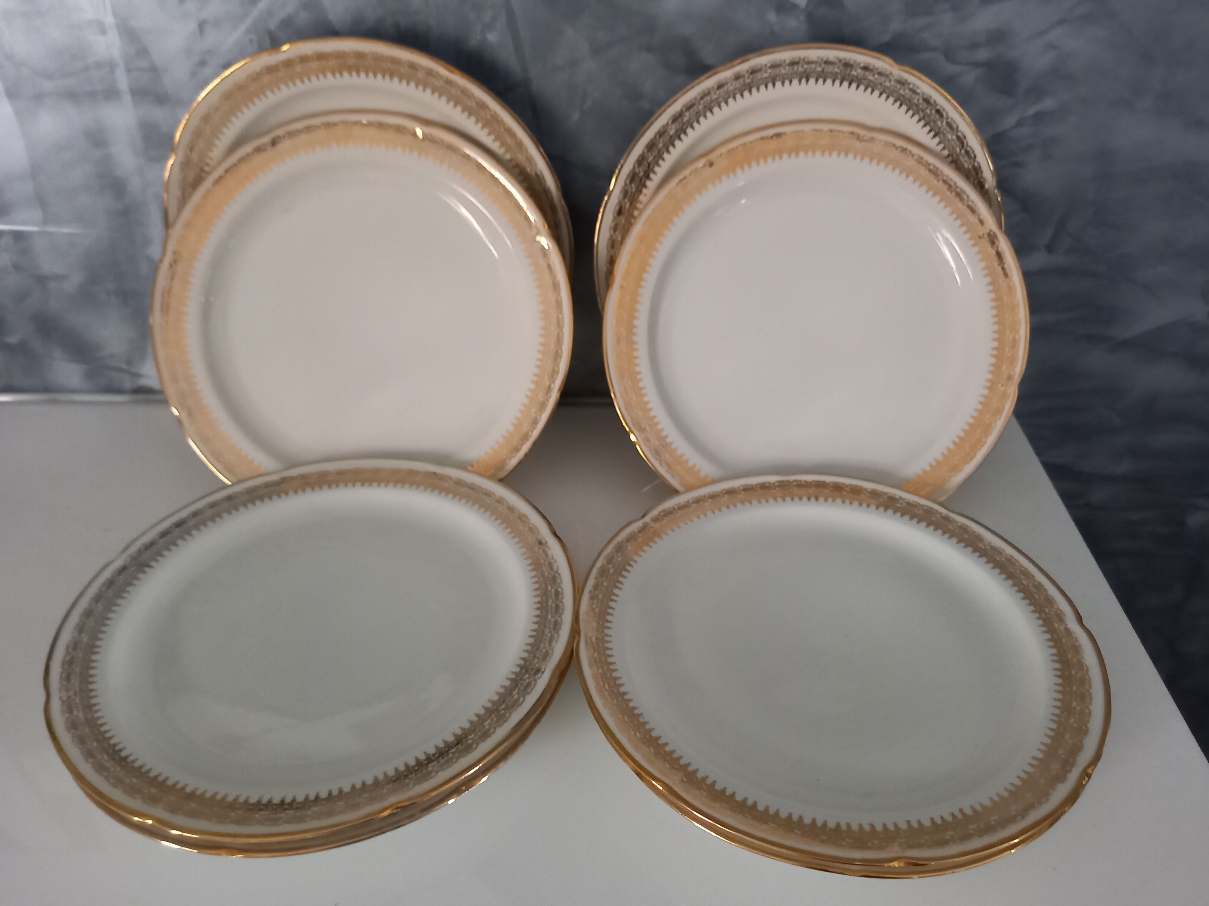 Lot of 8 flat plates