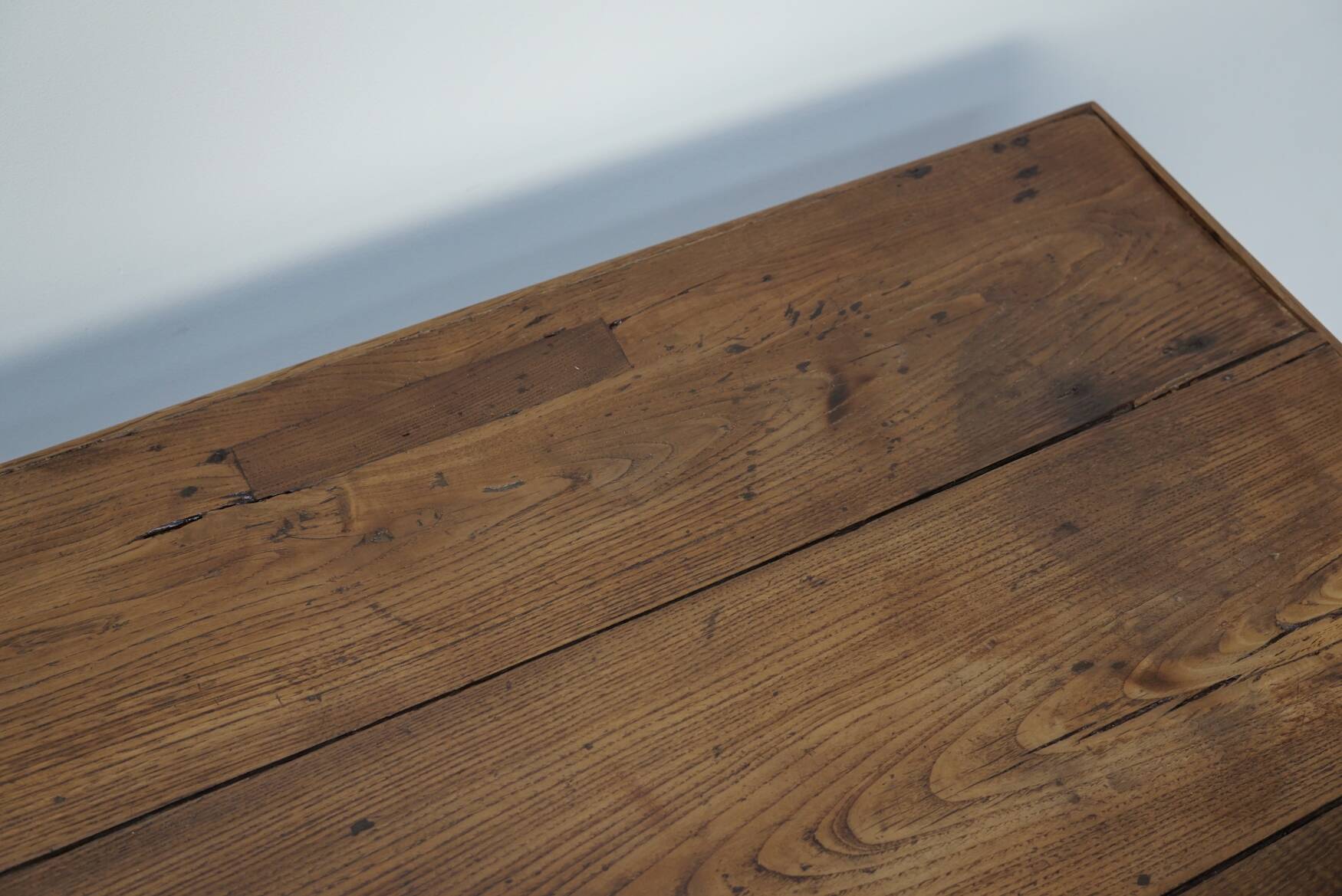 Large rustic farmhouse dining table from the French 19th century, in old elm