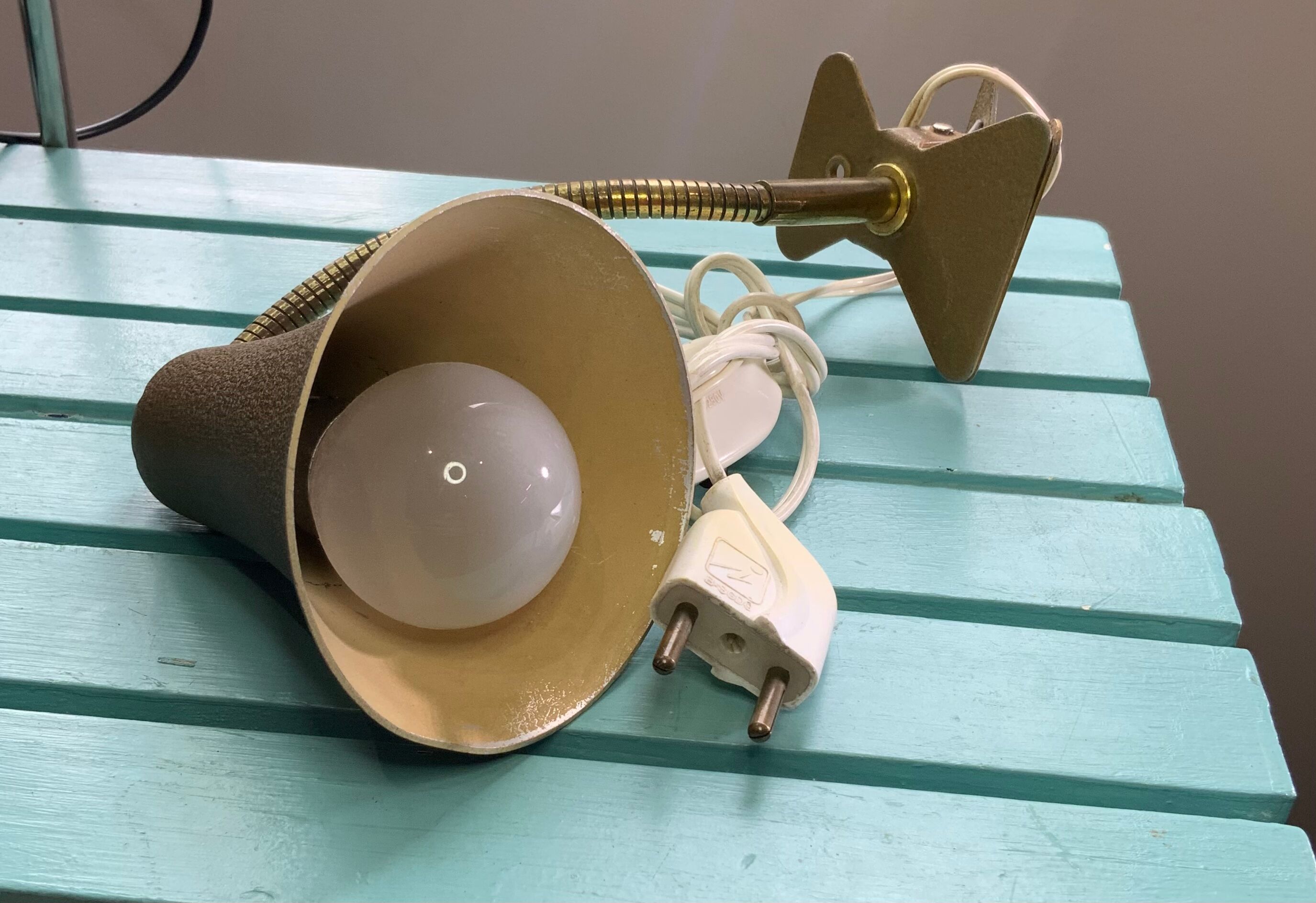 Vintage beige metal clip lamp working condition original electrification