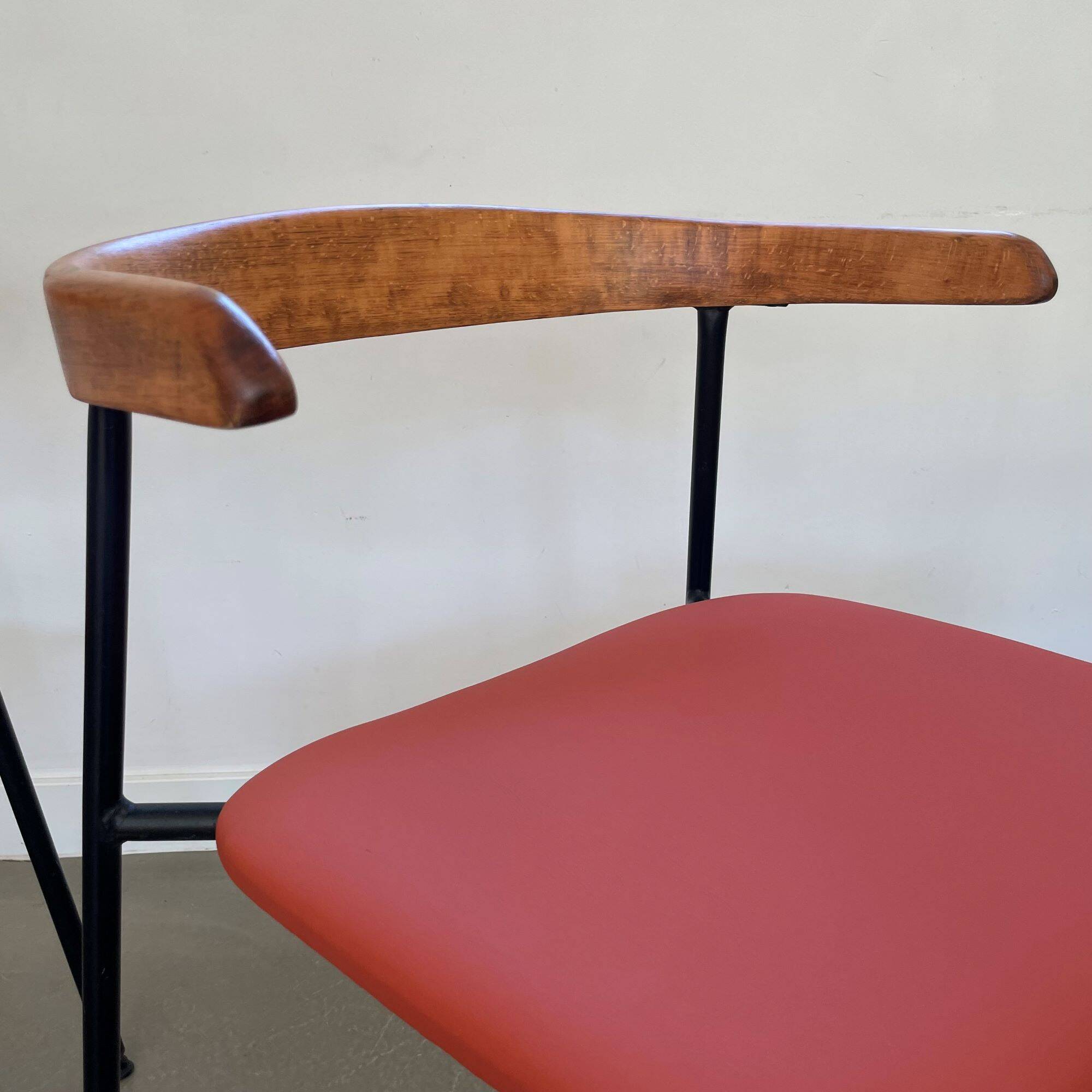 Rare ensemble de 4 chaises C 20, design Terence Conran, années 1960.