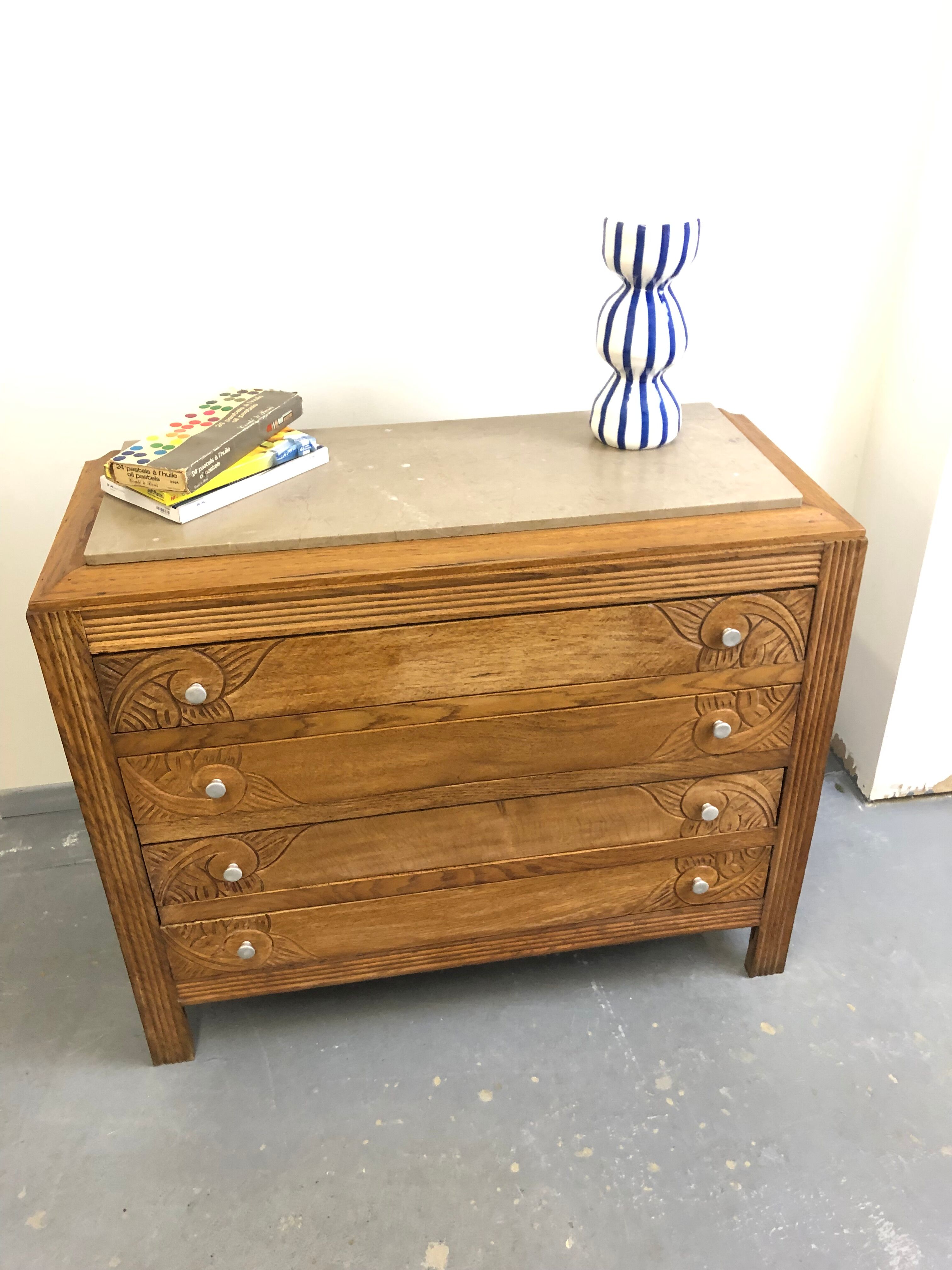Oak chest of drawers