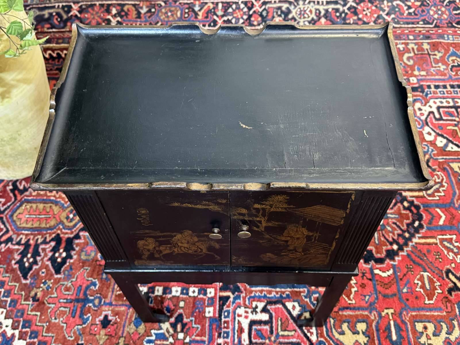 Small painted pine buffet from the 1950s, with Asian decor.