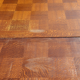 Table vintage en bois massif sculpté