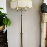Lampadaire Art Déco époque début XXe en laiton massif, abat jour chapiteau