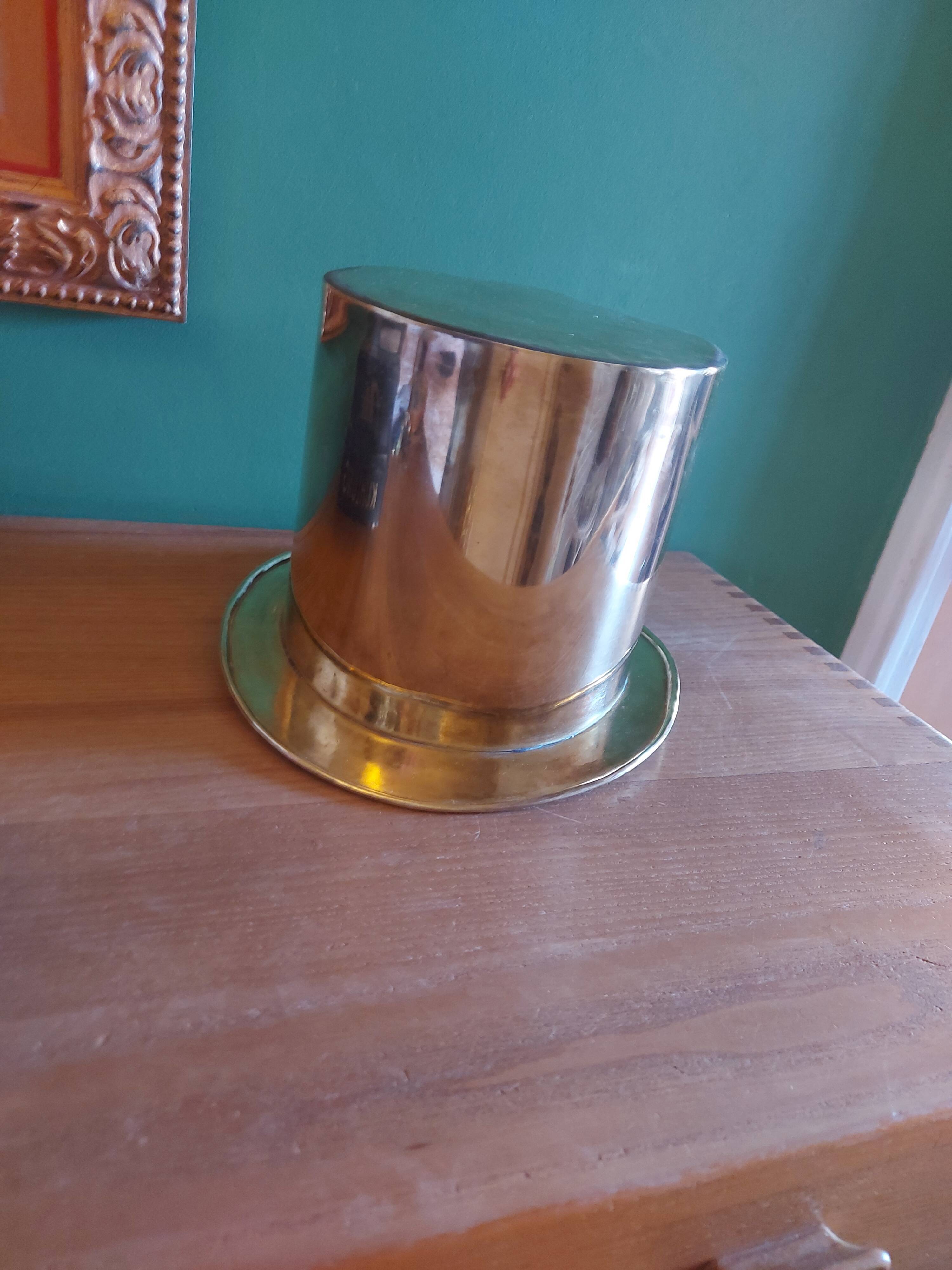 Champagne bucket hat in gilded brass