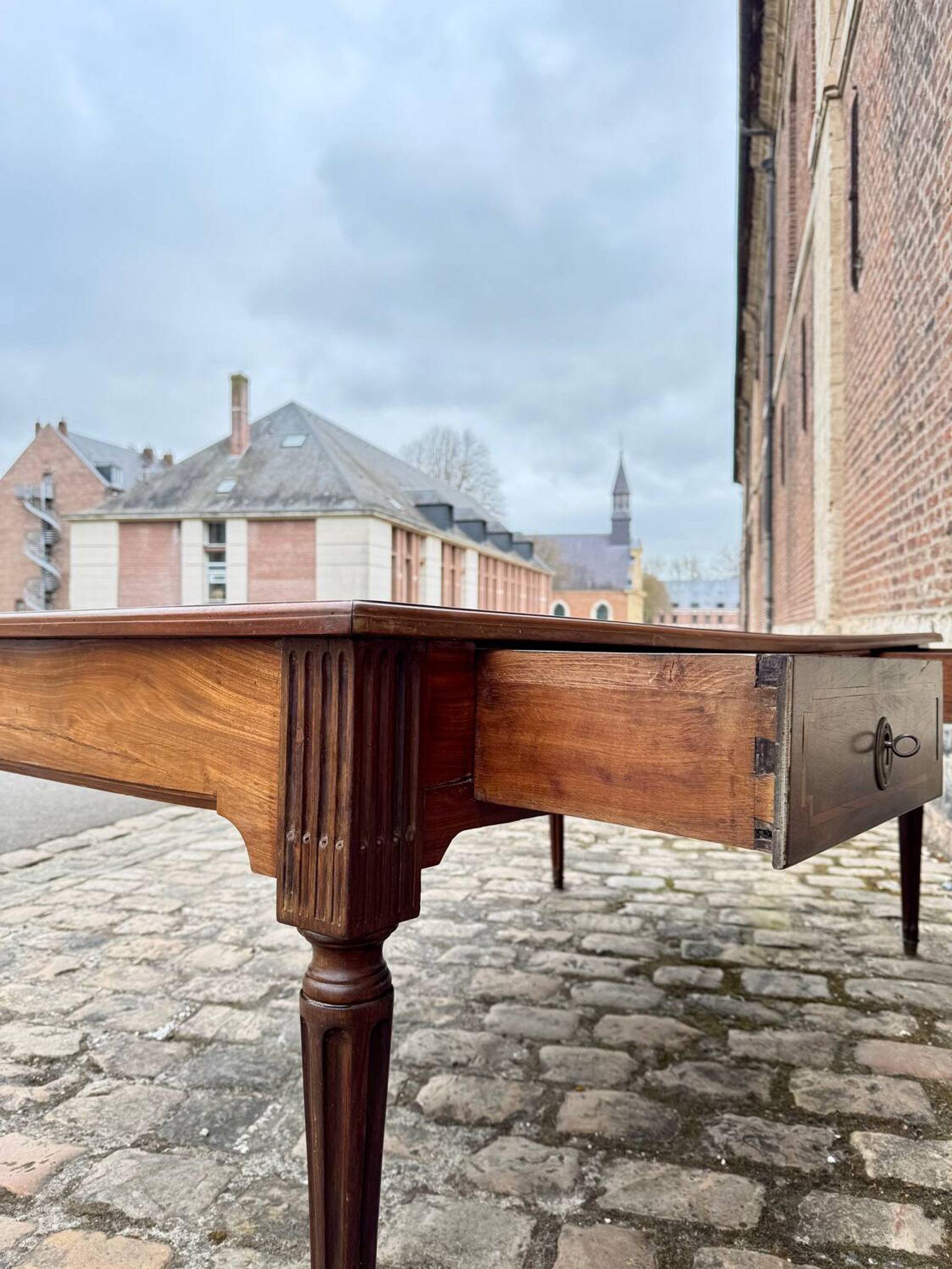 Very large double-sided mahogany desk from the Louis XVI 18th century