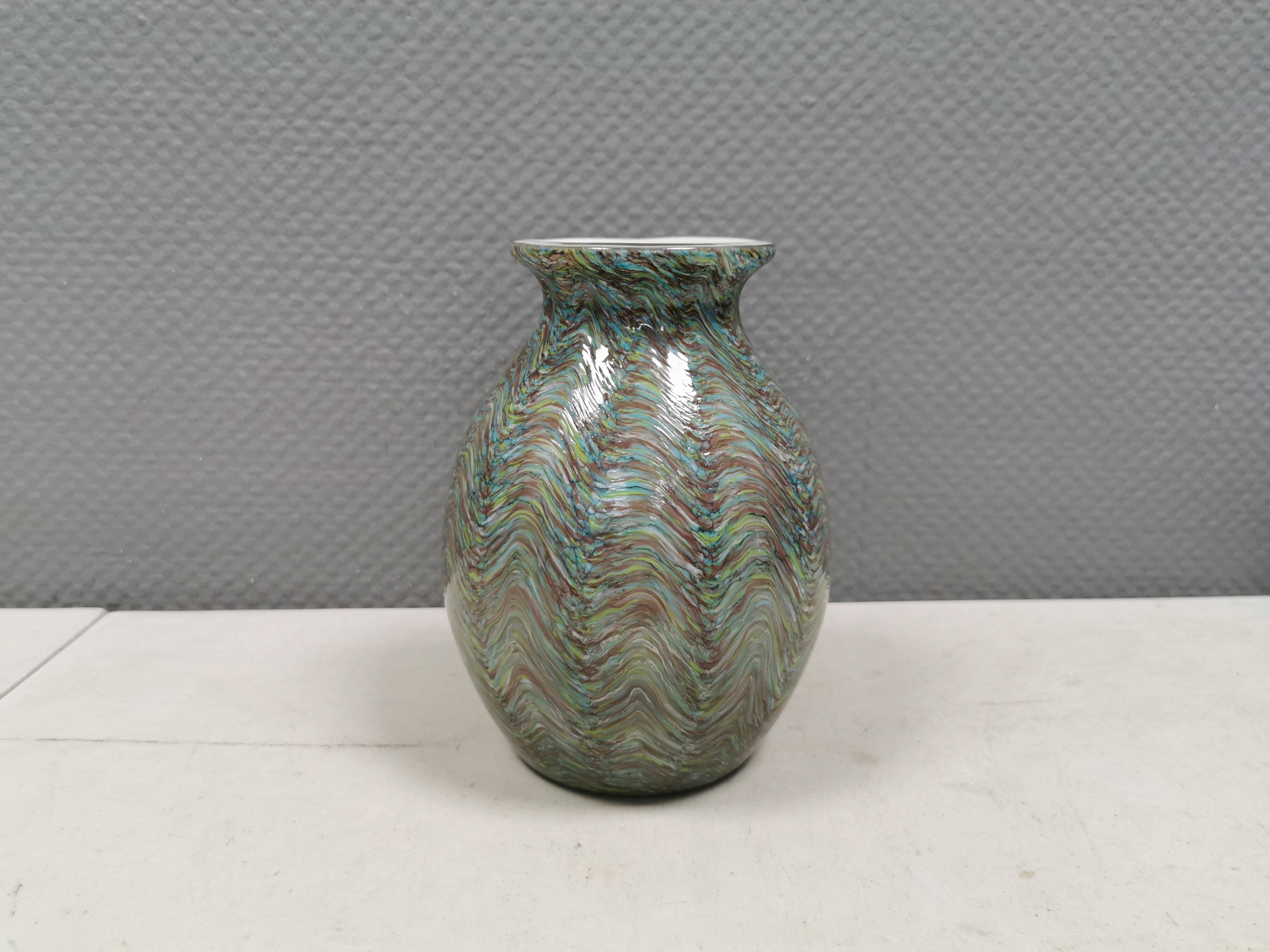Vase magnifique en 3 couches de verre.
