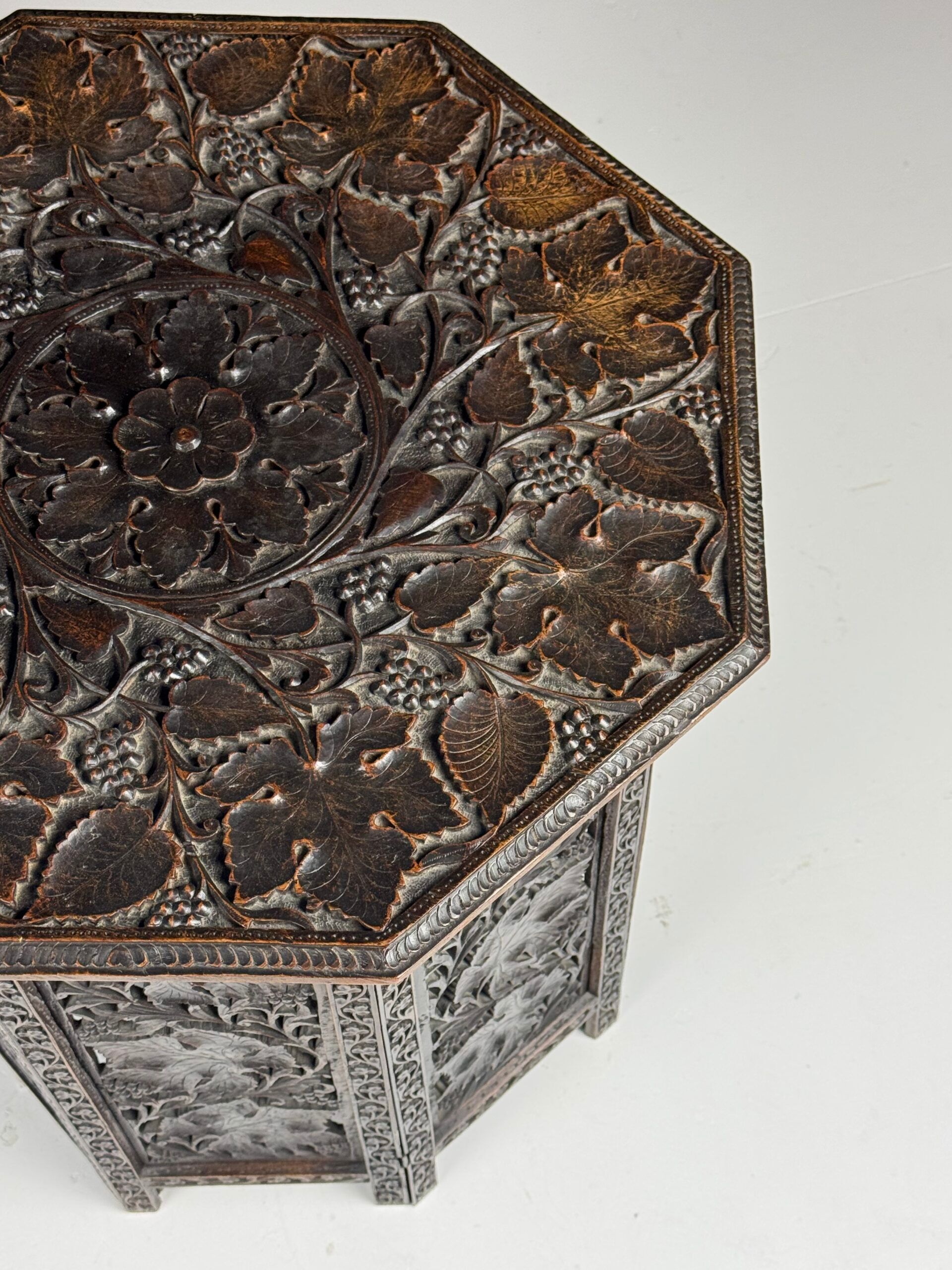 Table d'appoint anglo-indienne du 19e siècle